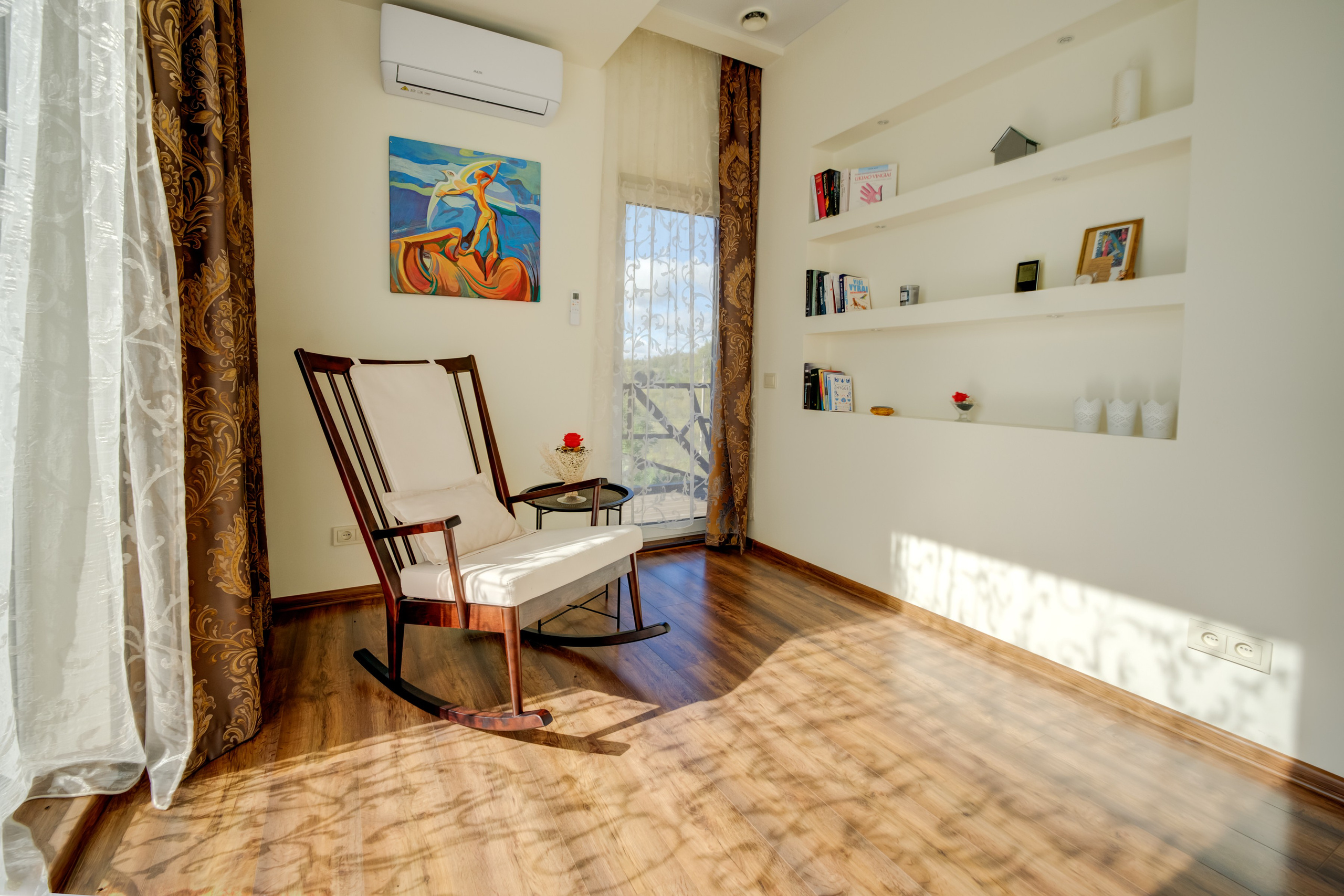 Sadyba Vinliaus r. prie ežero. Elina Sapiega fotografė Vilniuje