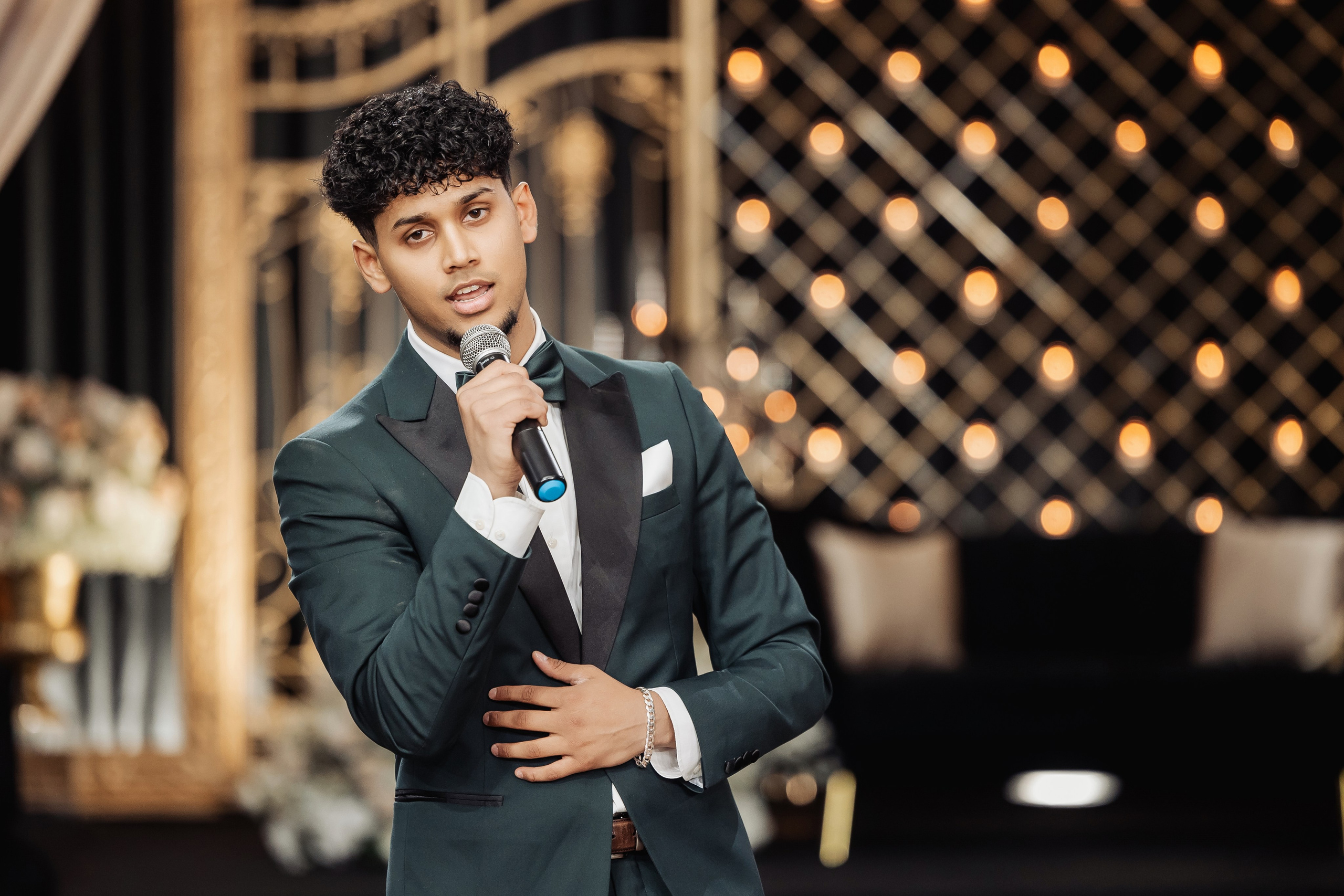 Darshil & Shailja. Wedding Photographer & Cinematographer studios