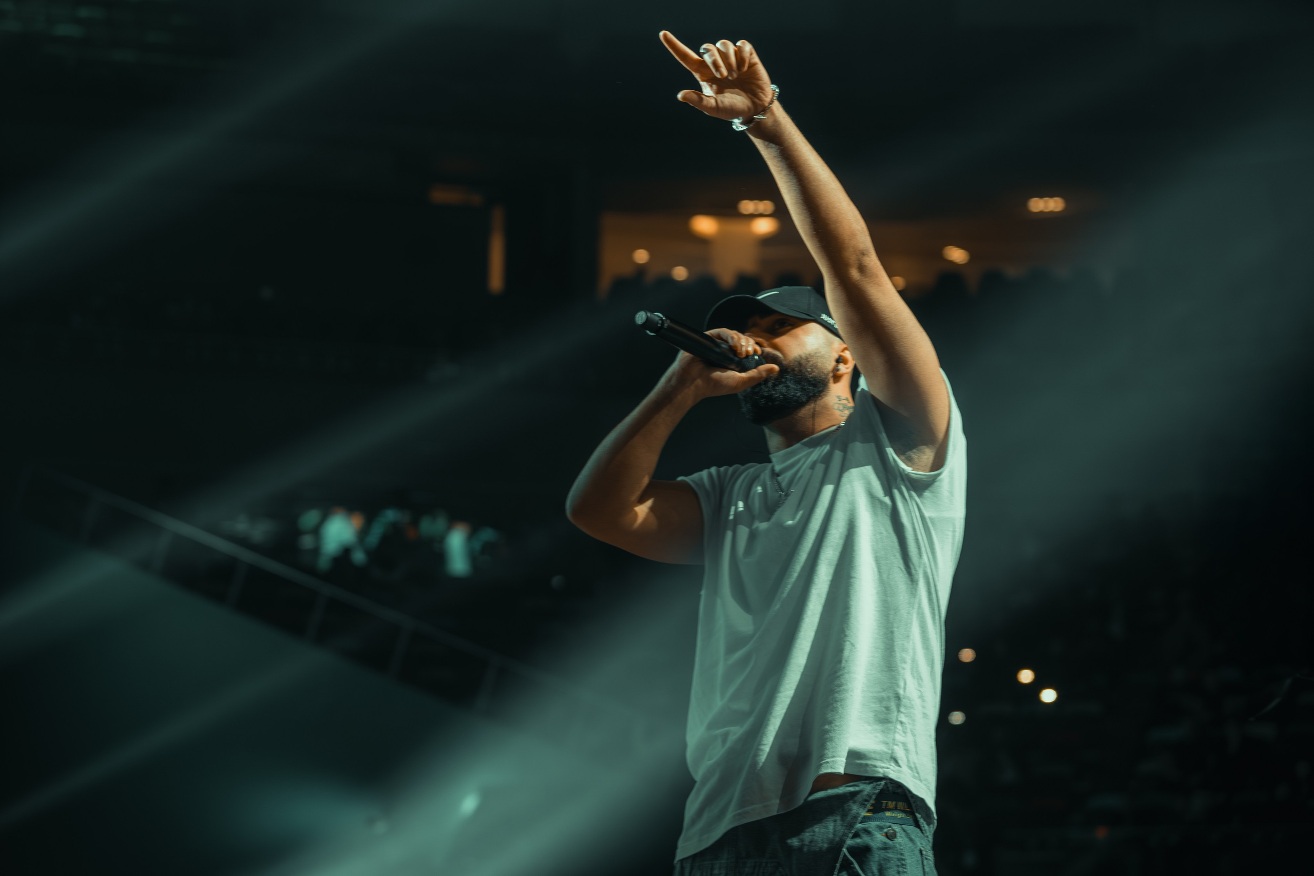 R1Z1N. Commercial and Event photographer Eltaj