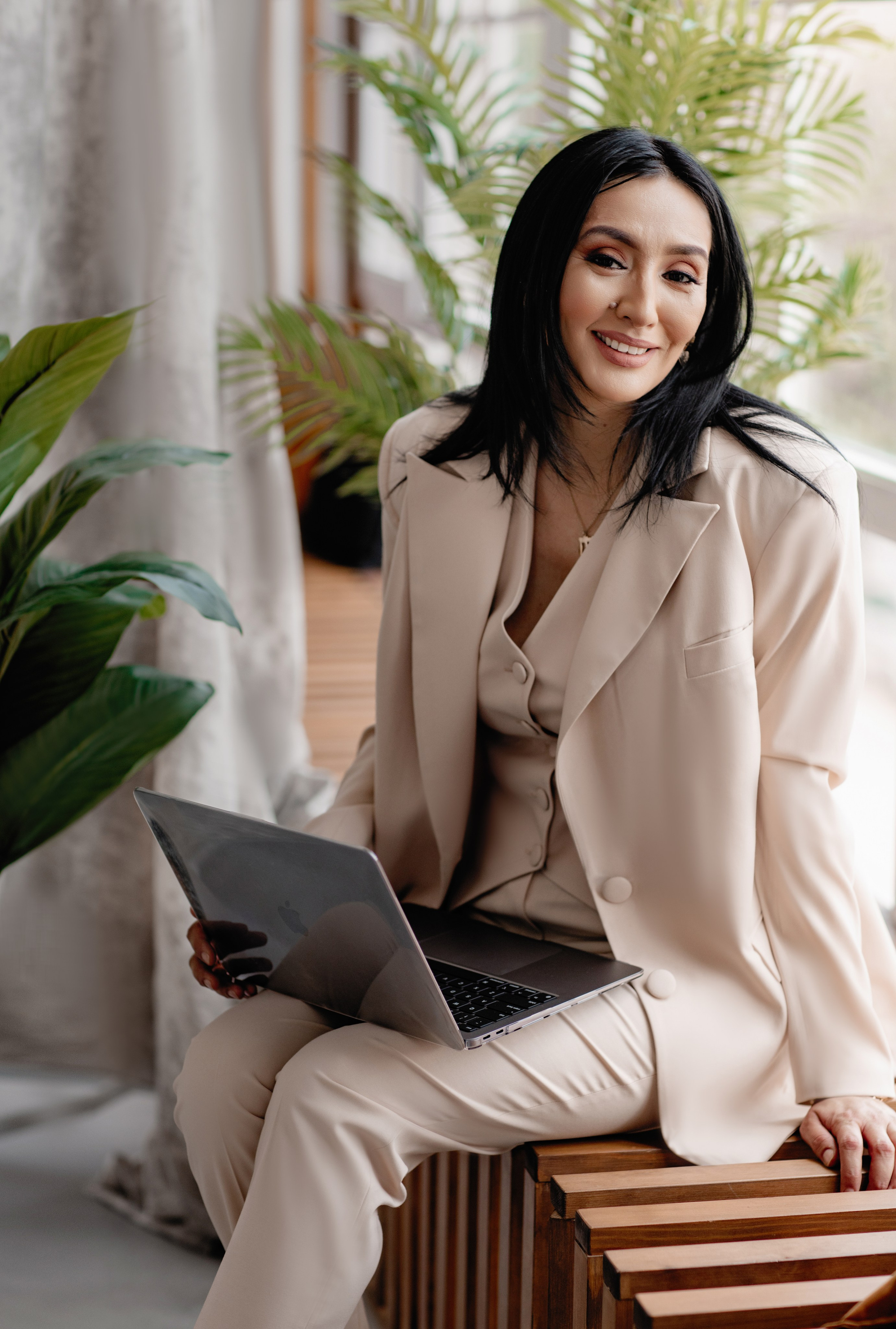 Мадина. Финансы. Валерия Вартанова. Фотограф