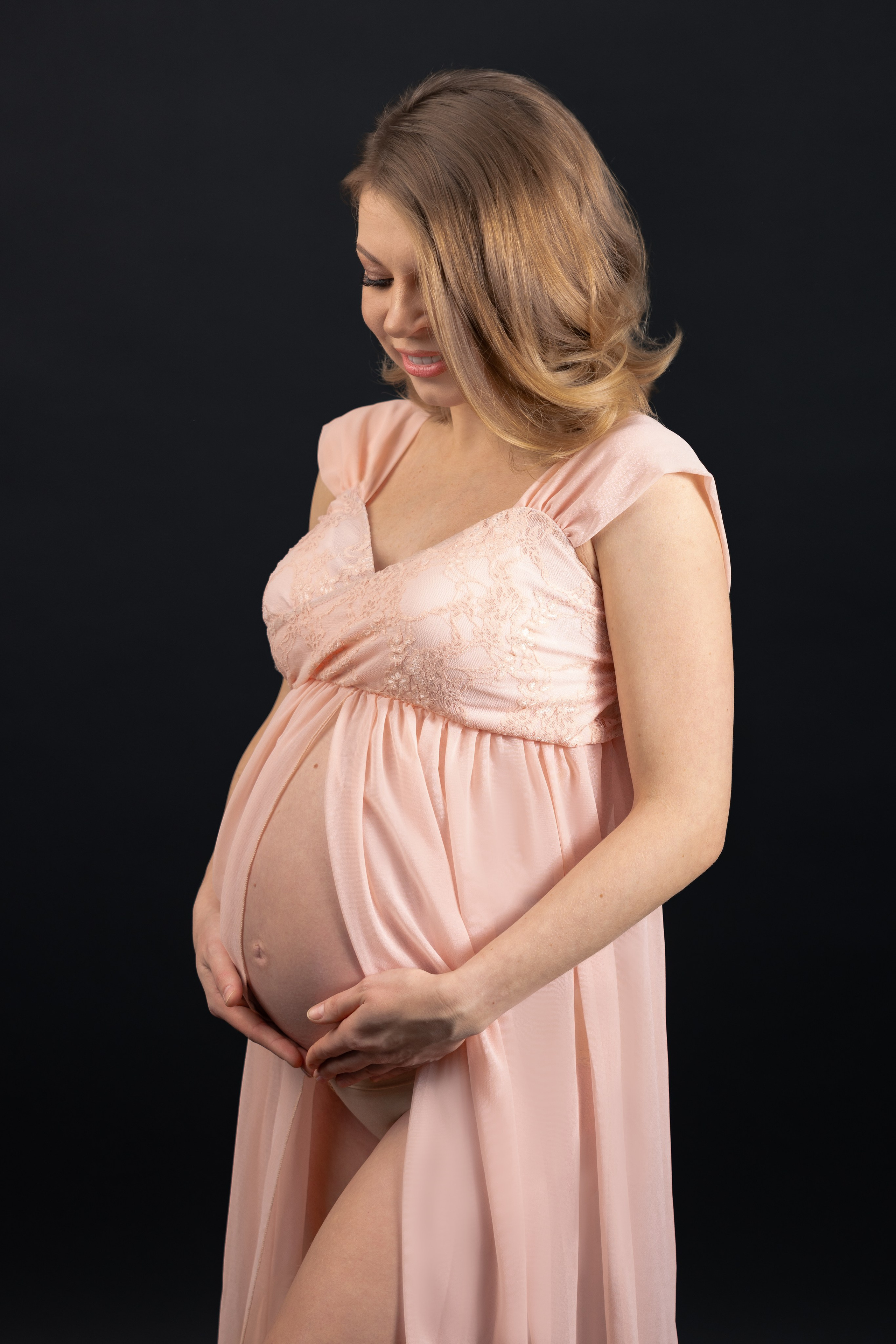 Maternity Wardrobe — Dresses Included for Your Session. Family & Maternity Photographer in Dresden Tatiana Mudryak