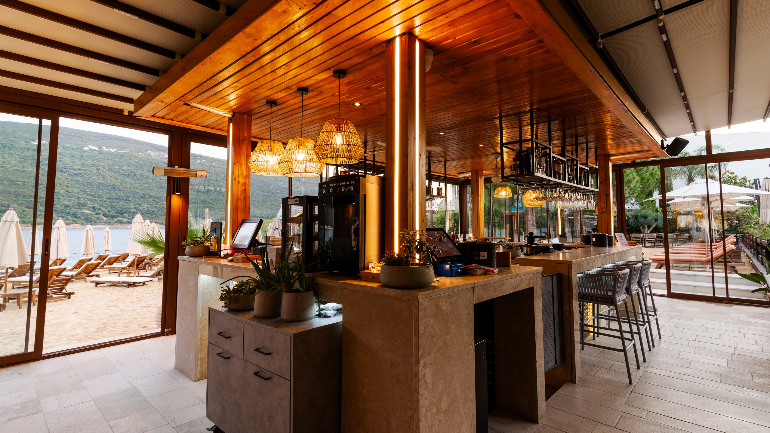 RESTAURANT. PHOTOGRAPHER|VIDEOGRAPHER MONTENEGRO
