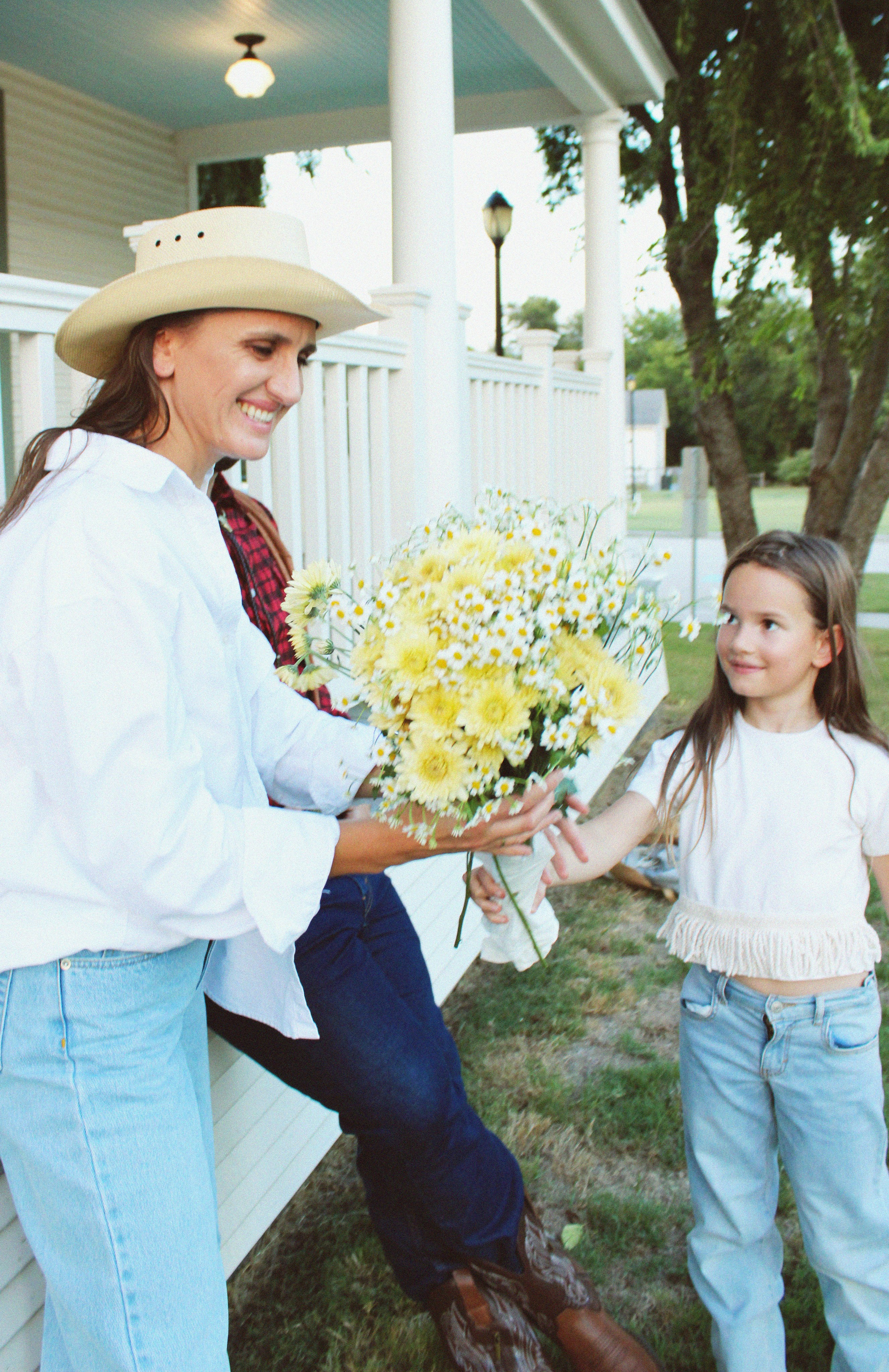 Texas Countryside Family Photoshoot in Cowboy Style. Lana Petrychenko — Portrait & Family Photographer. Valencia, Spain