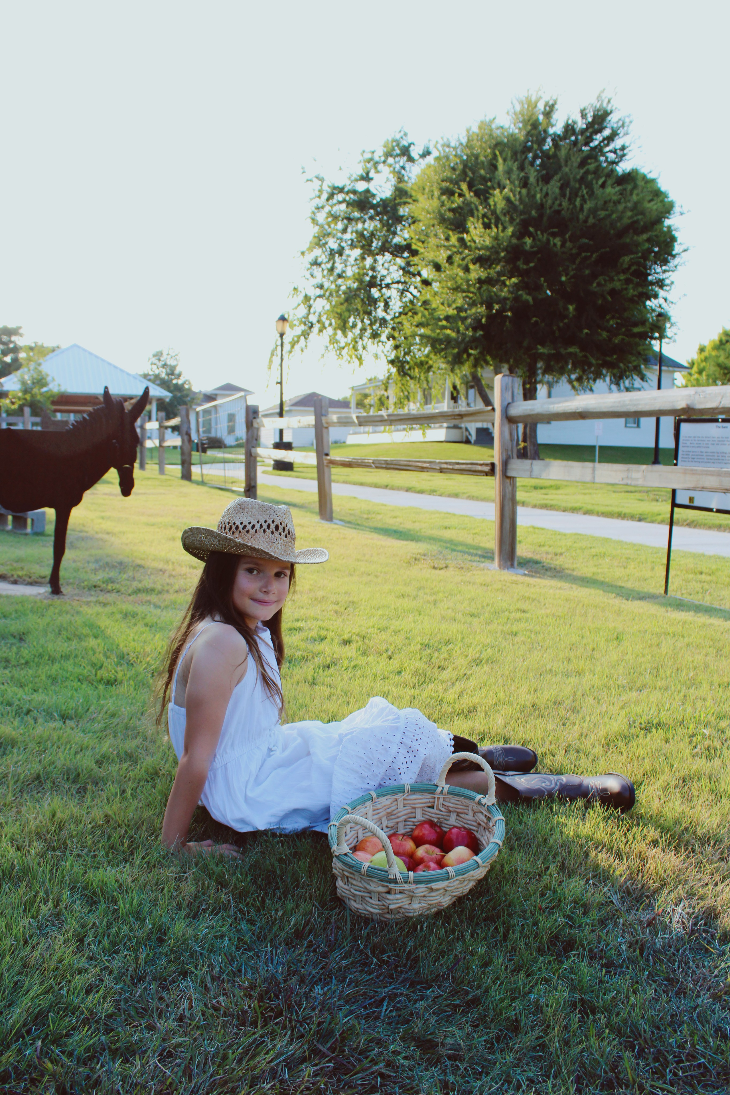 Texas Countryside Family Photoshoot in Cowboy Style. Lana Petrychenko — Portrait & Family Photographer. Valencia, Spain