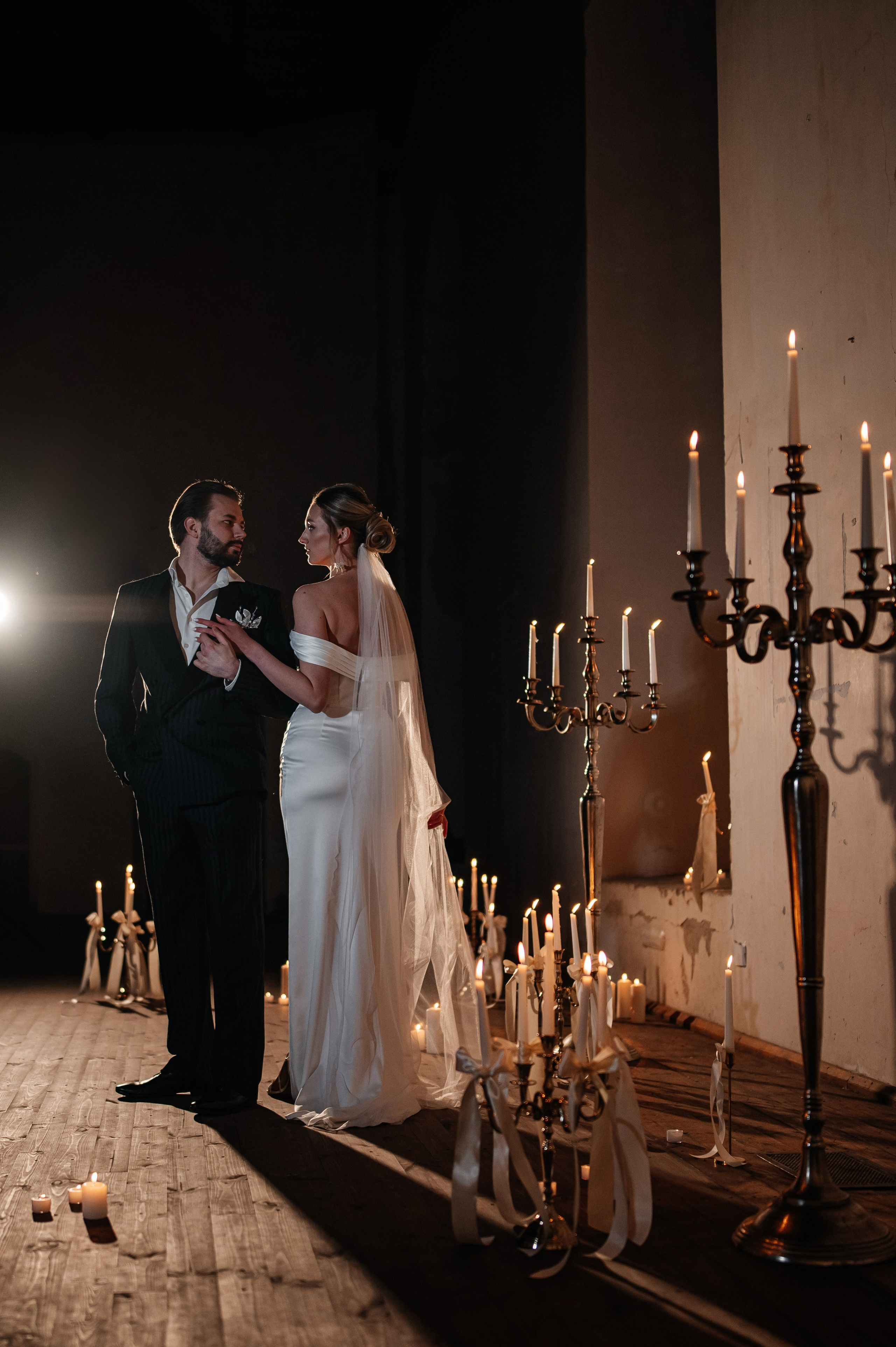 В зимнем замке со свечами. Фотограф Таллинн — свадьба |семья | lovestory