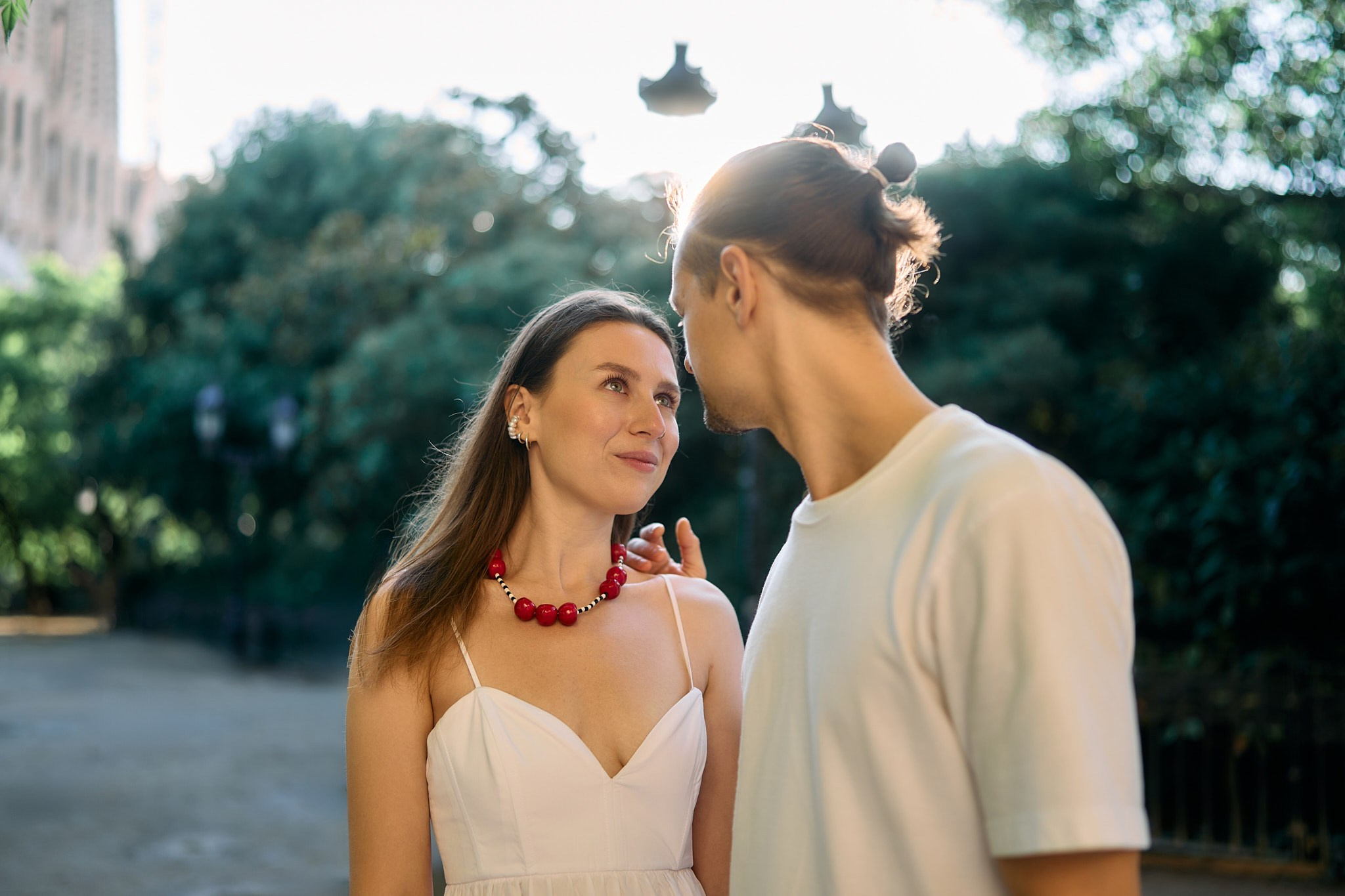Description of the Sagrada Familia location for a love-story or individual photo shoot in Barcelona, examples of photos. POSTCARD.BCN Photographer Kate in Barcelona. Love-story, family or individual photo shoots