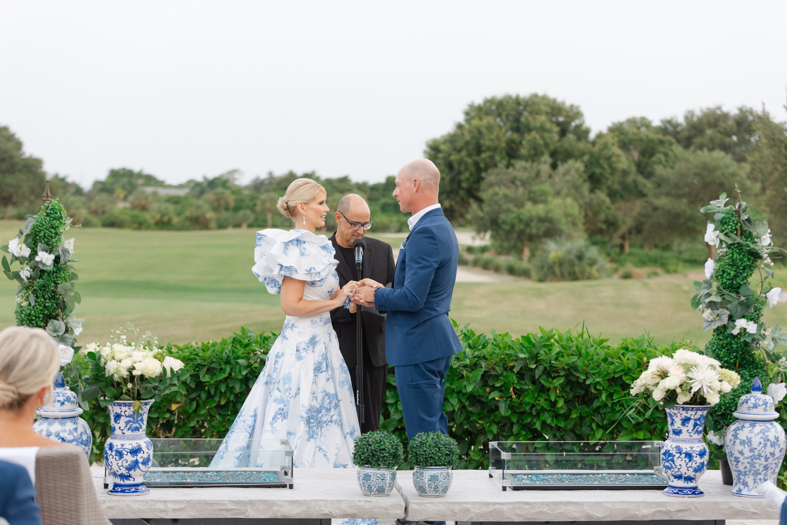 LOVE ON THE FAIRWAY. My name is Kate and I am family and wedding photographer