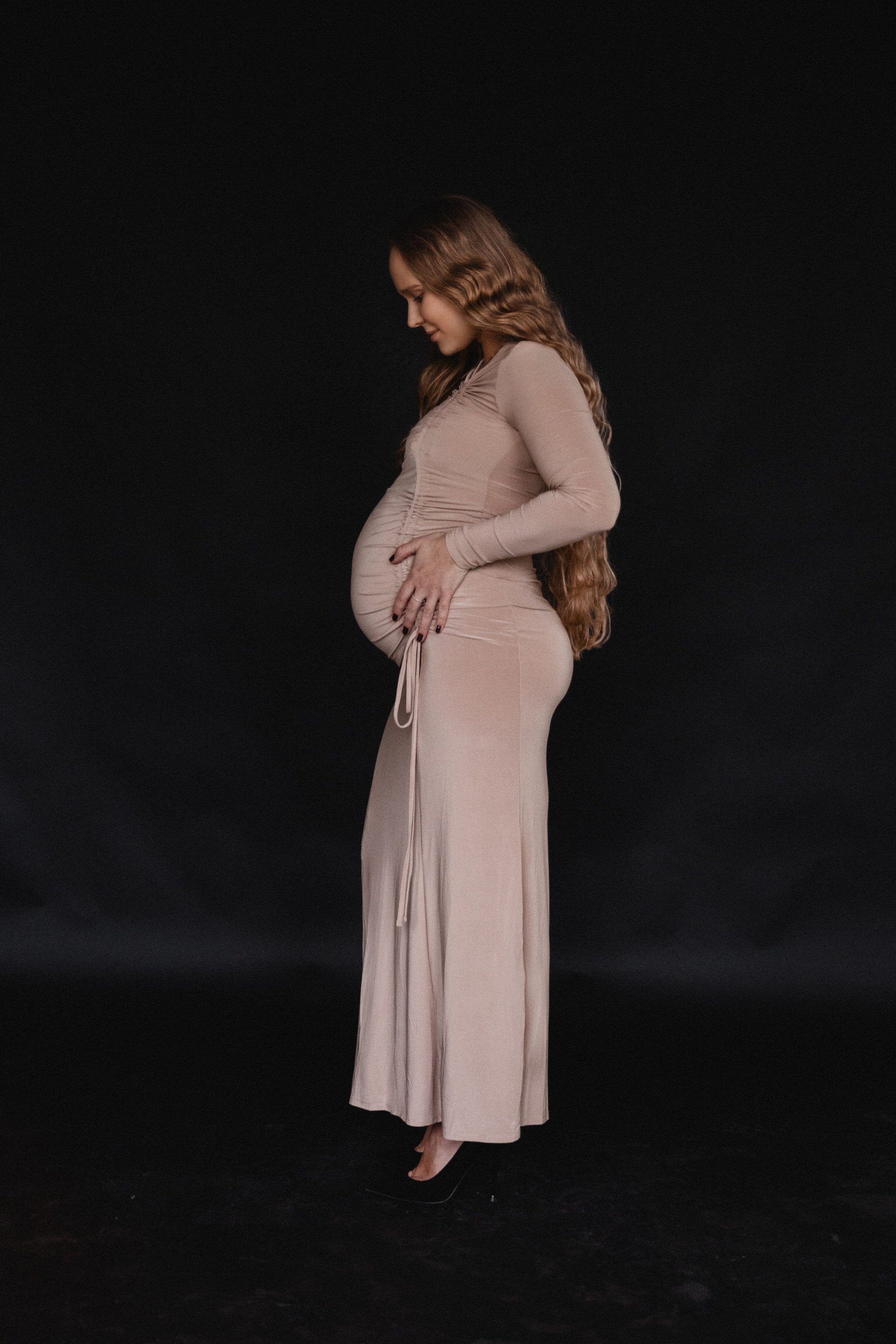 Babybauch Shooting im Fotostudio | Schwangerschaftsfotos in Bochum. Hochzeitsfotografin Bochum | Halyna Reiche Fotografie NRW