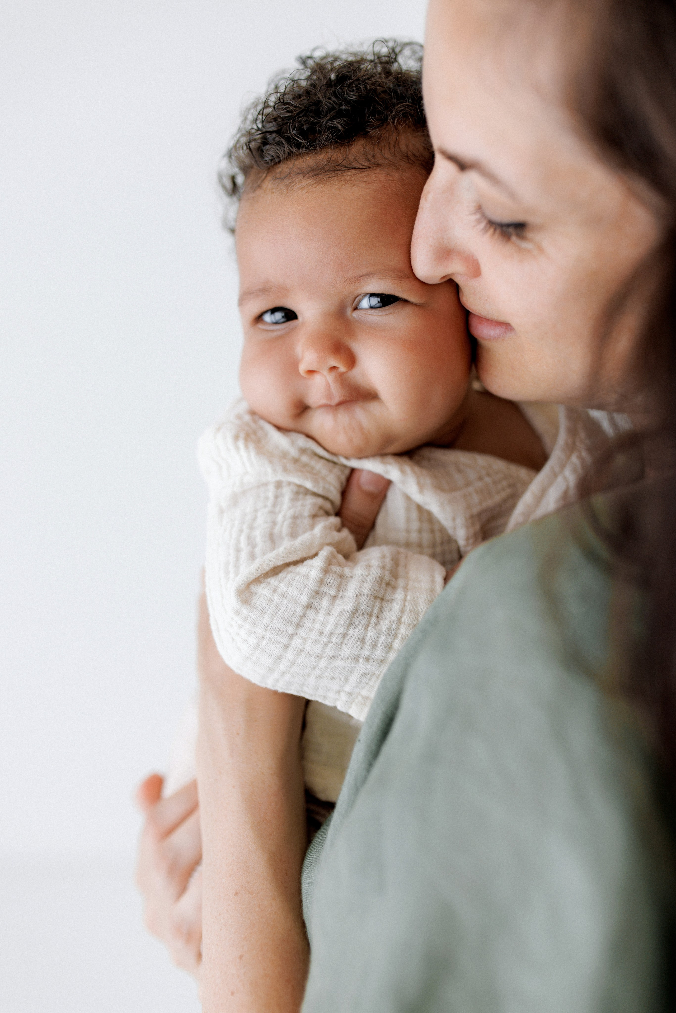 Newborn-Fotografie in Zürich — Natürlich. Minimalistisch. Ohne Zeitdruck. Wedding and Family Photographer Switzerland and Italy. Valeria Diaz