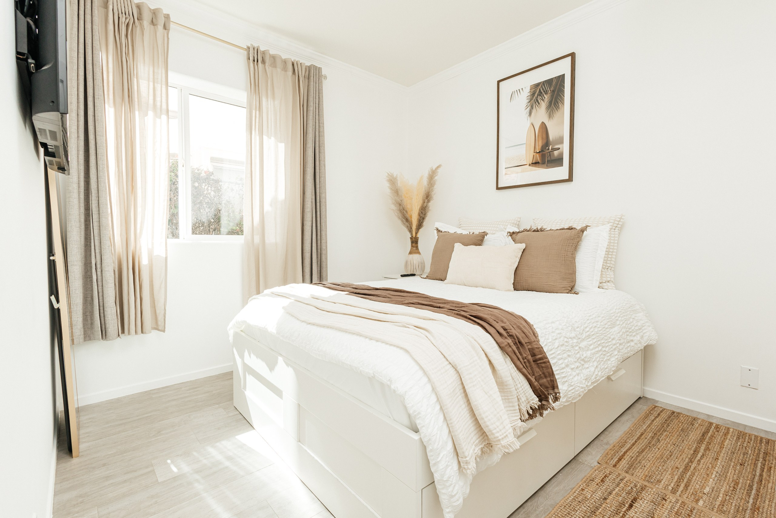 Session Apartments. Photographer Andrei White