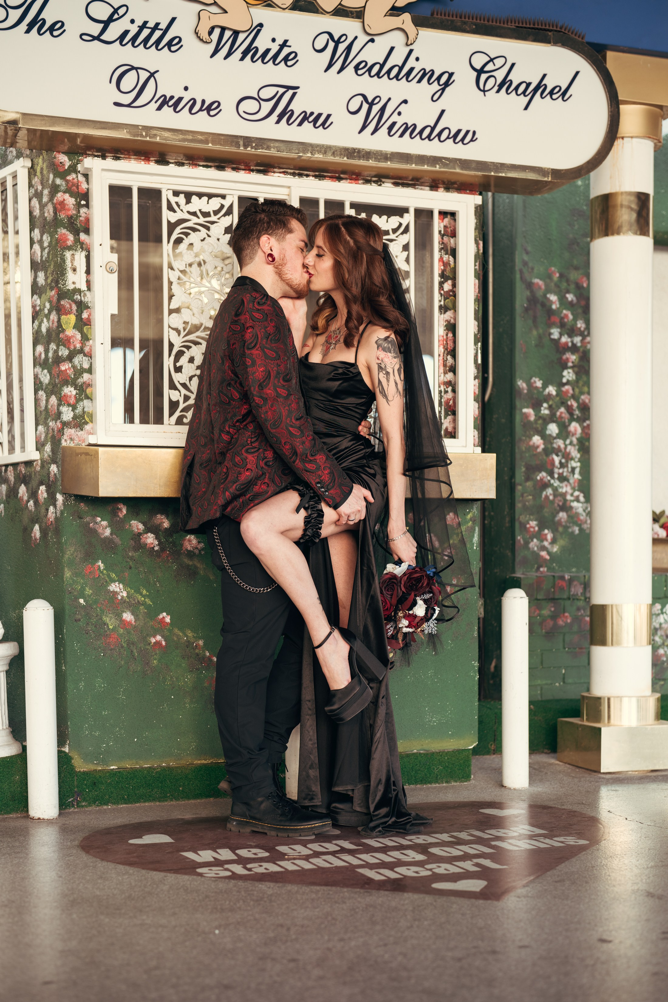 Jordan&Jarret. Wedding & elopement photographer Viktoriya Kravtsov. Las Vegas