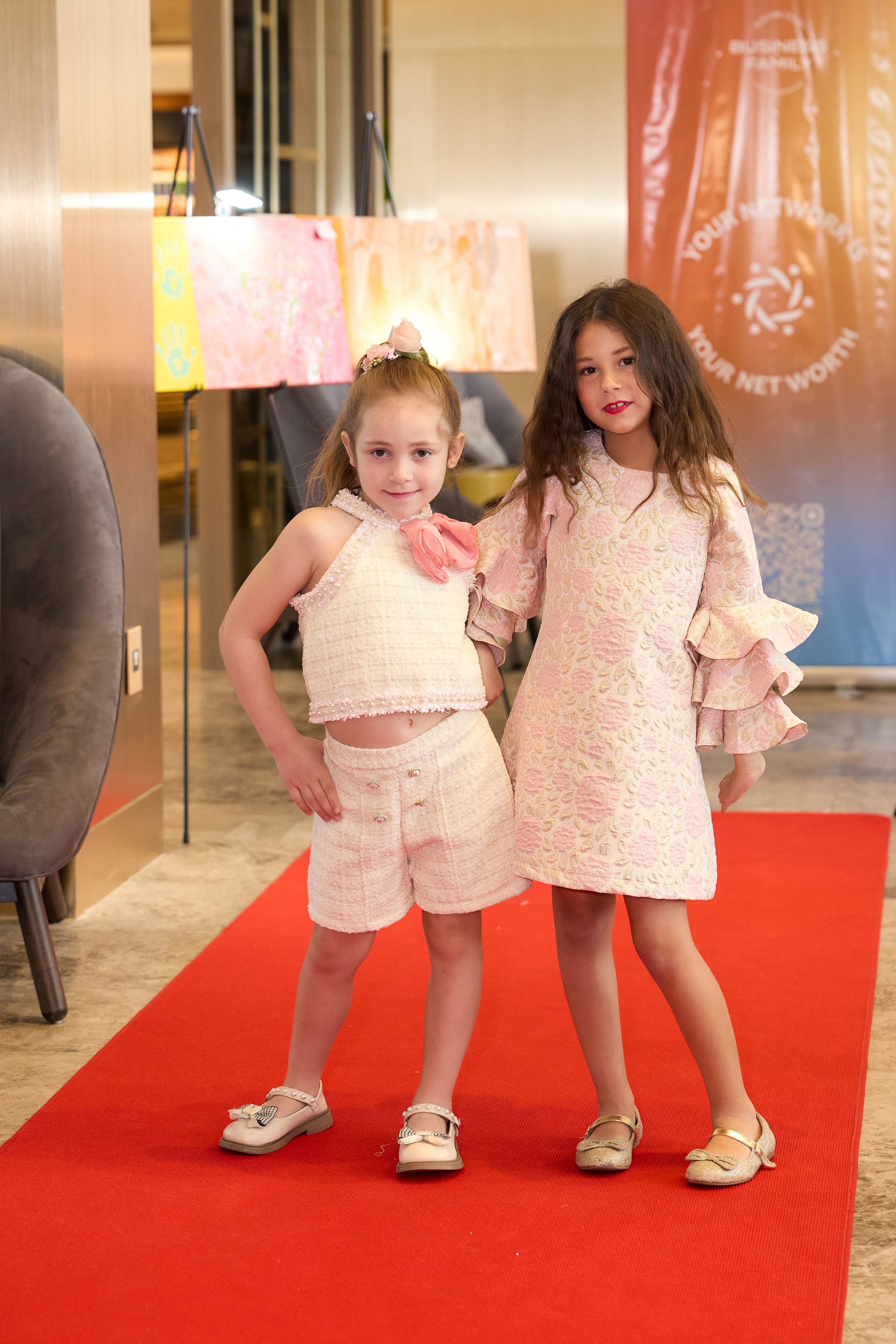 Авторская благотворительная художественная выставка Дианы Бортник. Фотограф Юлия Маковеева