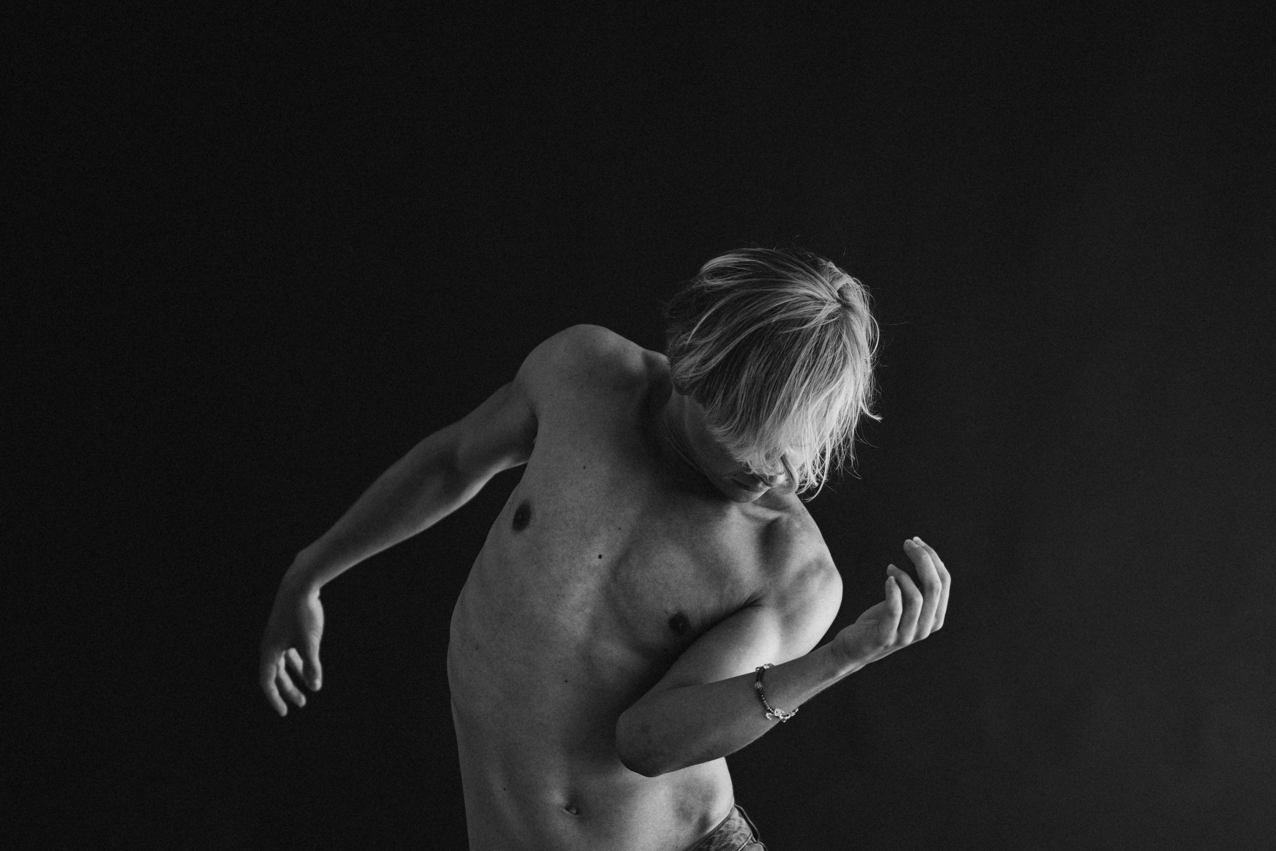 DANCERS. Victoria Olonen – Cinematic Portrait Artist | Helsinki & Europe