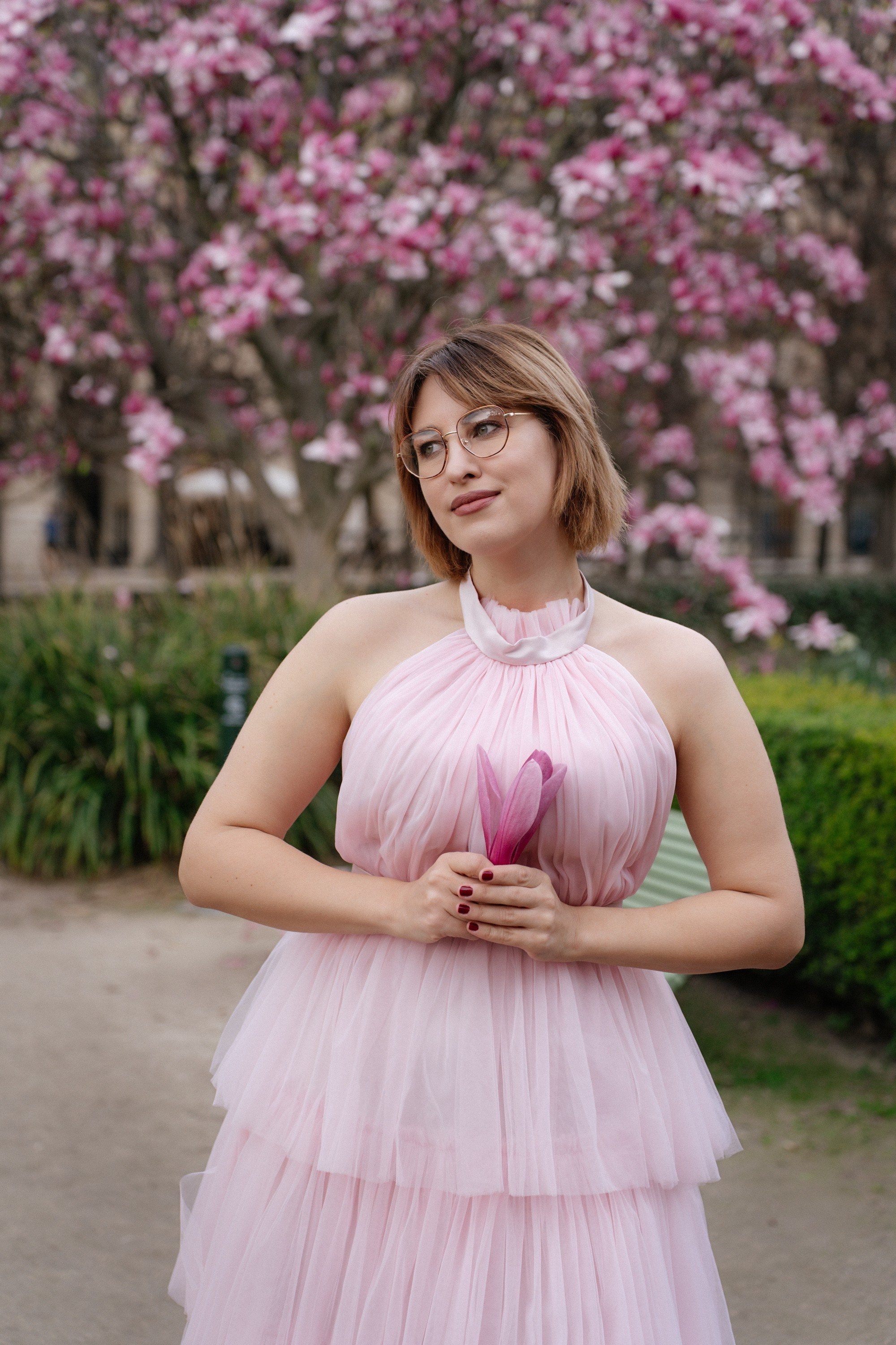 Solo Portrait Session: Magnolias. Paris Photographer & Videographer