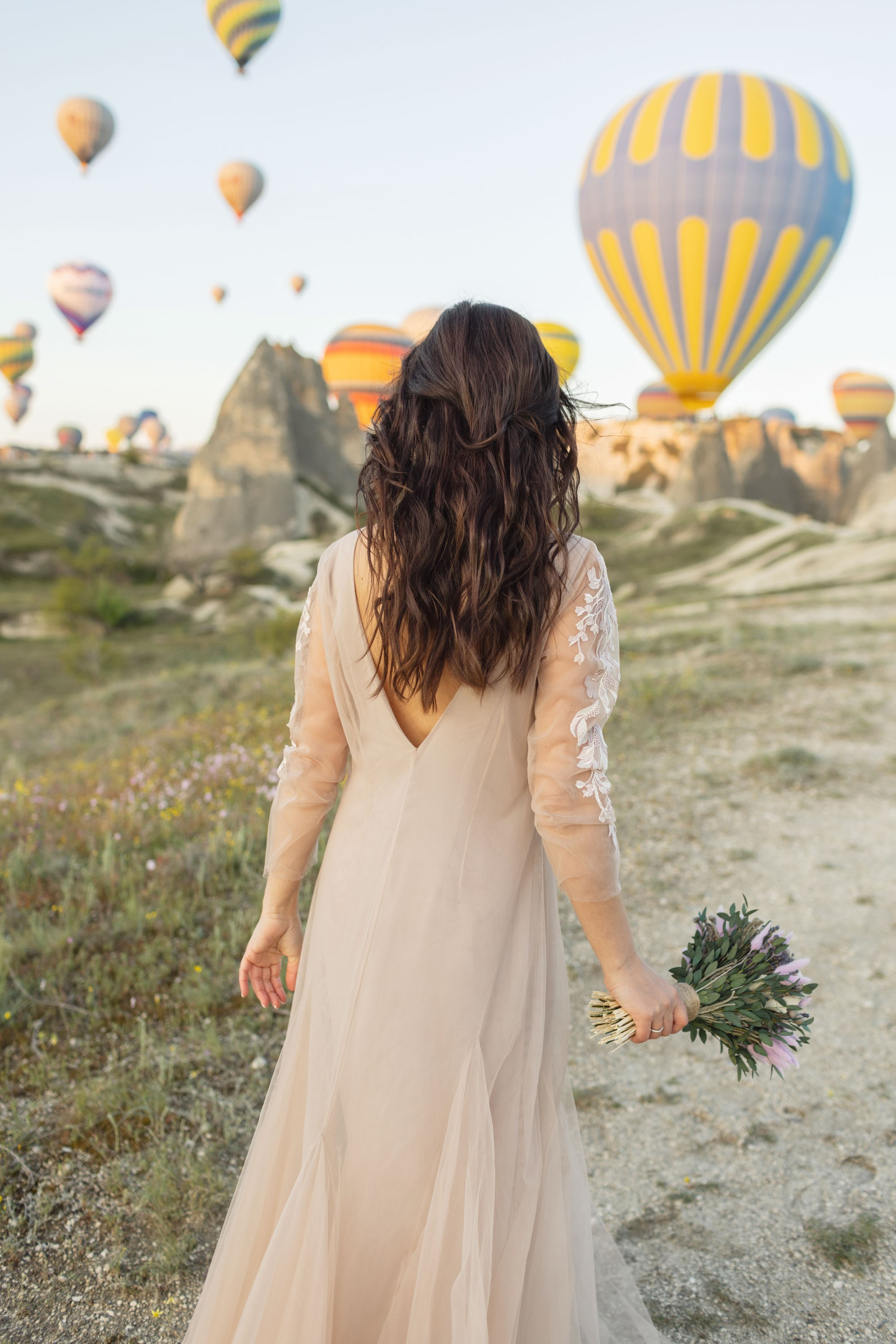 Magical Wedding Photoshoot in Cappadocia: Balloons, Caves, and Valleys. Julia Ganch I Fashion Wedding Photography I Cappadocia Turkey