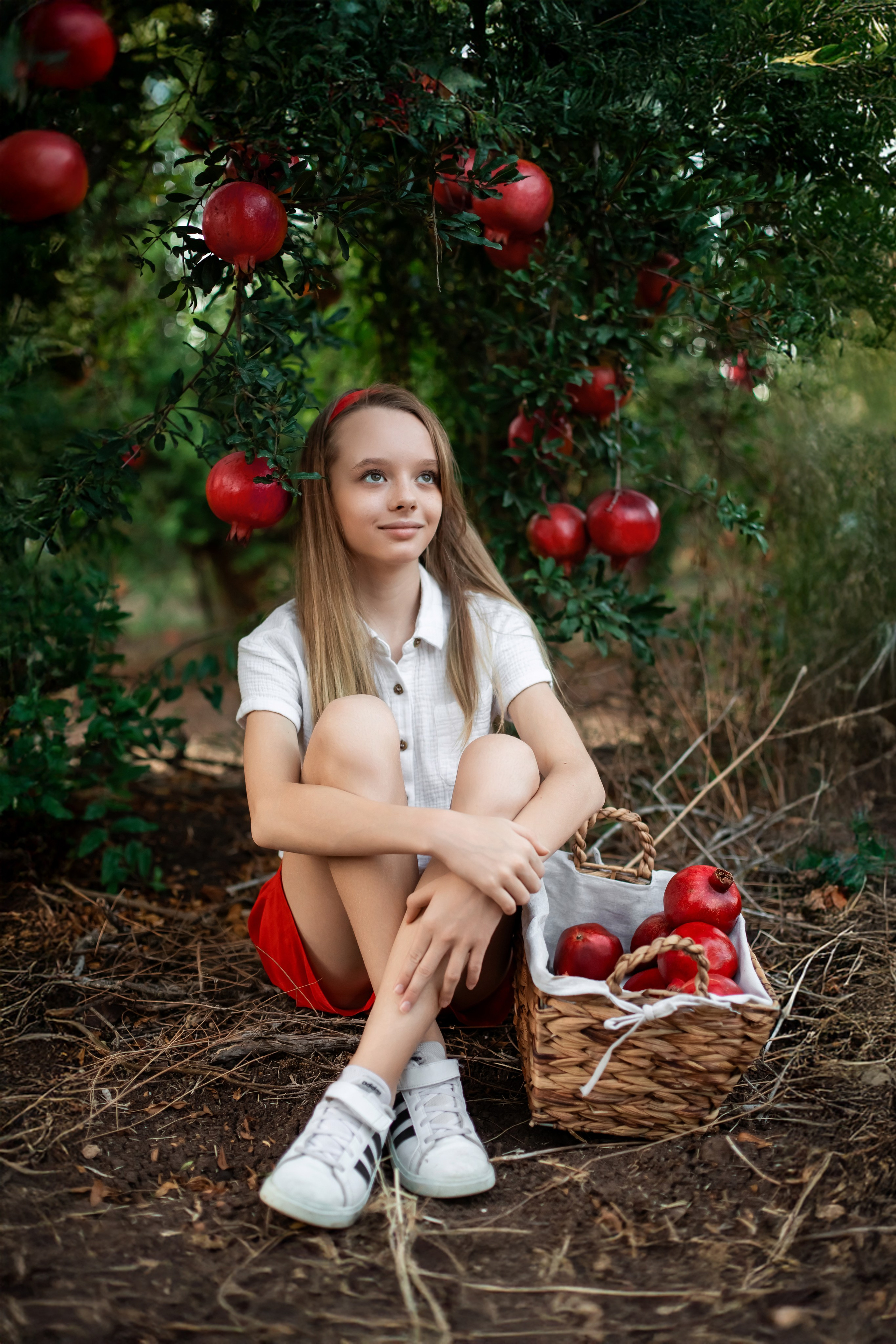 Children’s photoshoot in a pomegranate orchard — photographer Olga Kulik’s blog