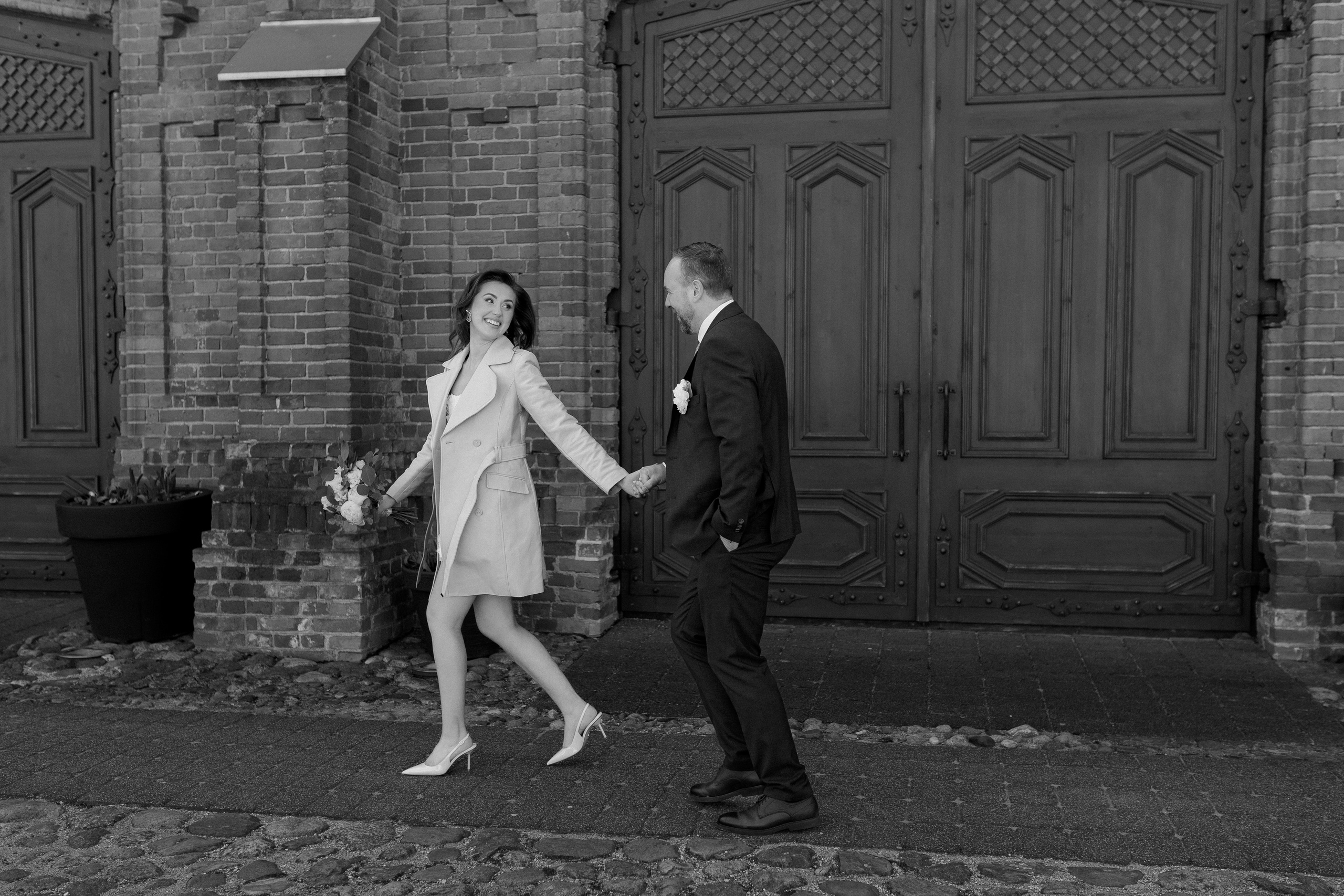 Monika ir Vytautas — miestu alsuojanti trumpa jaunųjų fotosesija Kaune