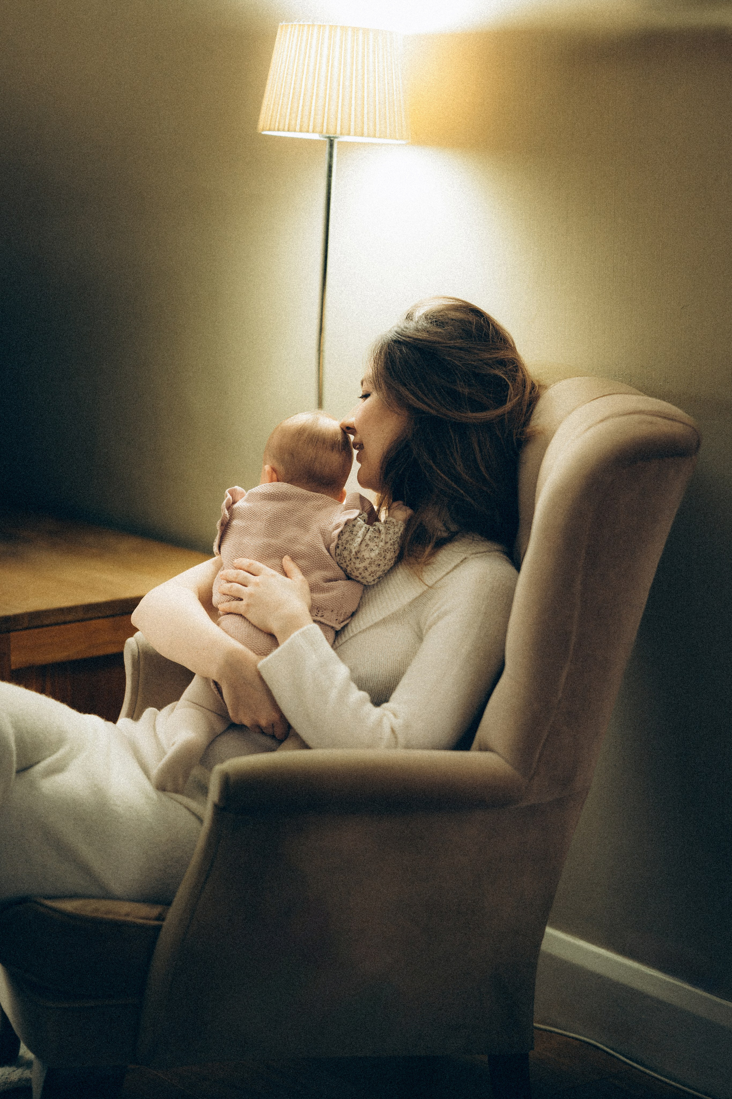 Home newborn session. Tania Gandrabur, photographer in West Midlands, England
