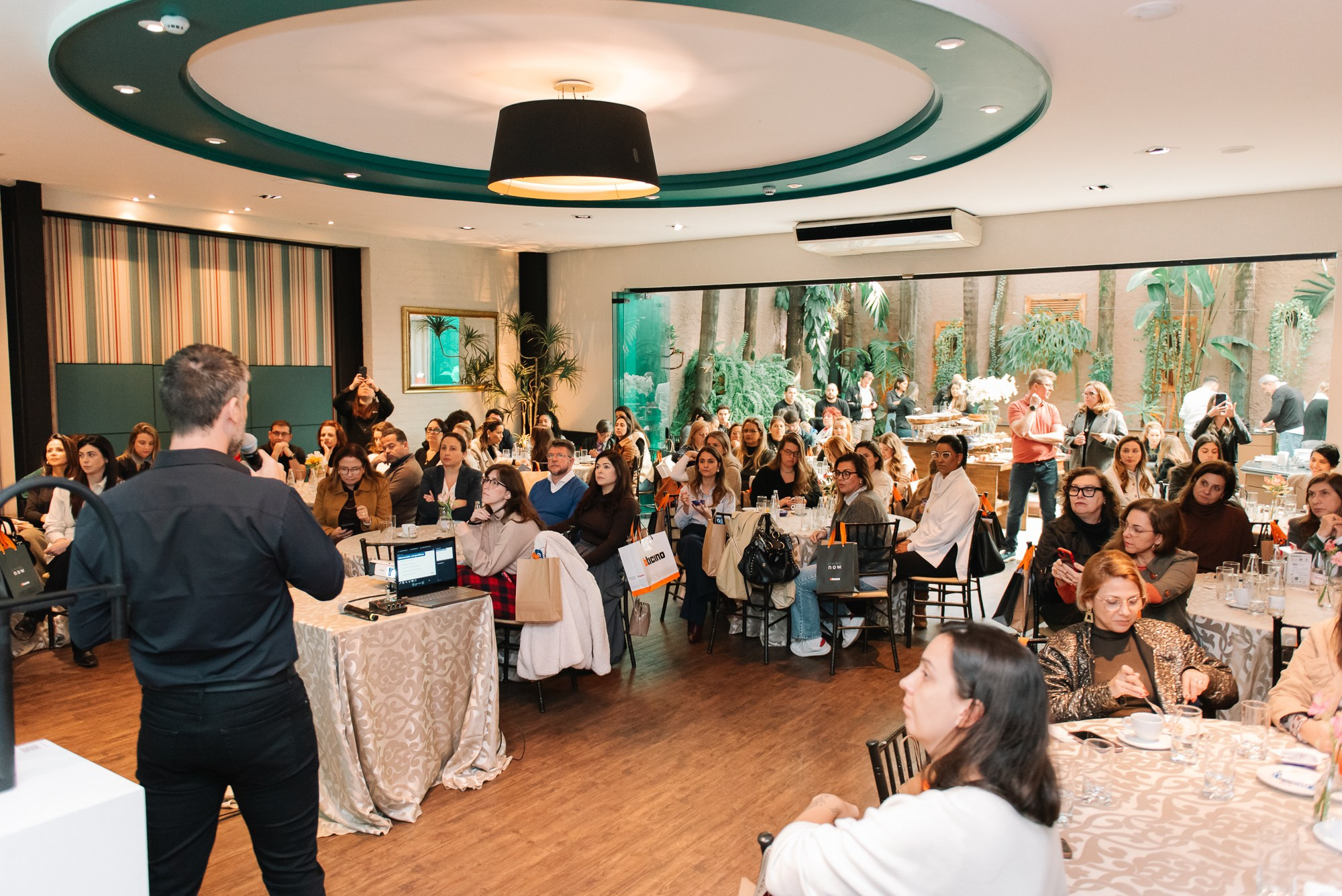 Café + Conteúdo | Casa Pinezi. 78 Imagens