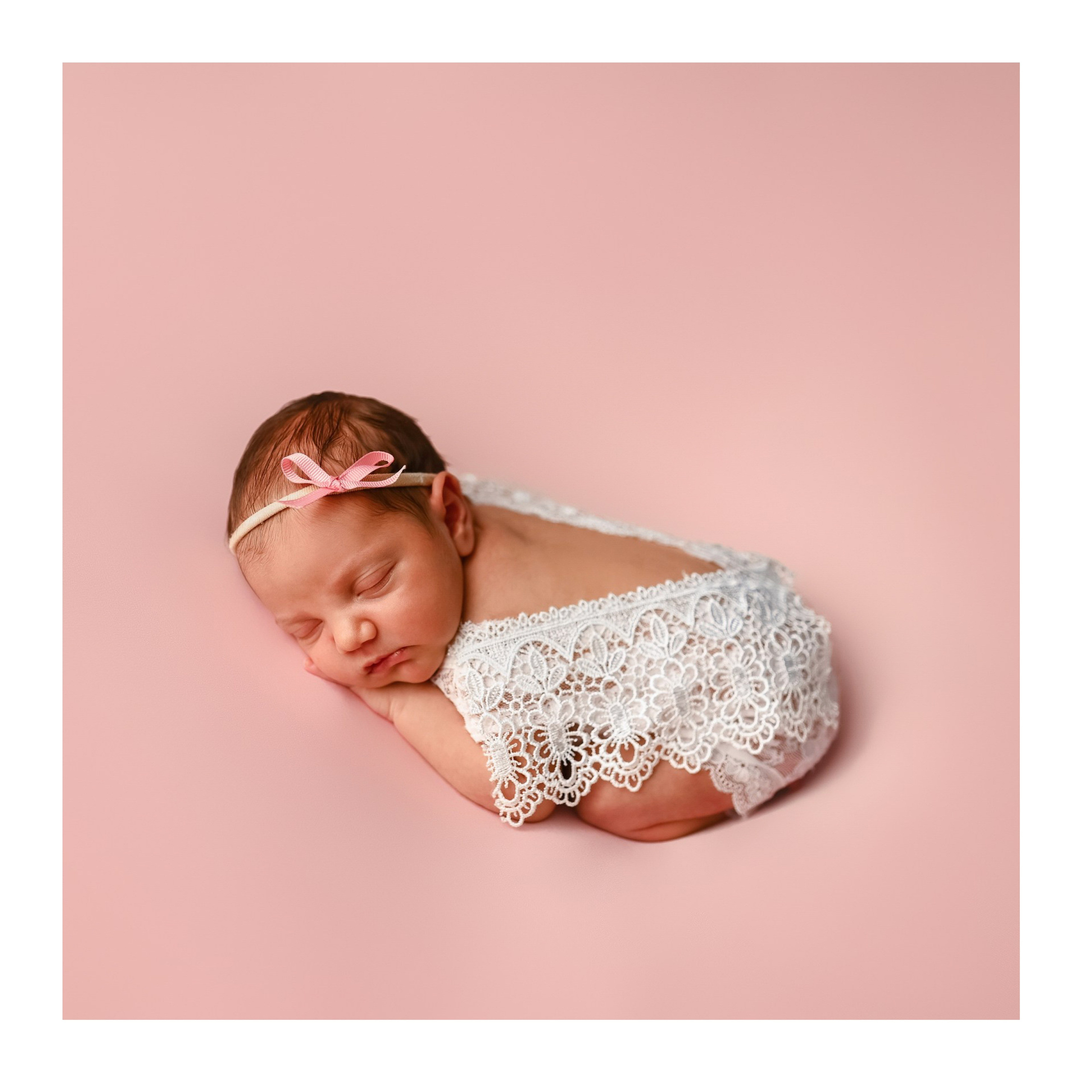 Επαγγελματική φωτογράφιση εγκυμοσύνης και νεογέννητου στη Ρόδο. Φωτογράφος νεογέννητων στη Ρόδο. Φωτογράφιση εγκυμοσύνης