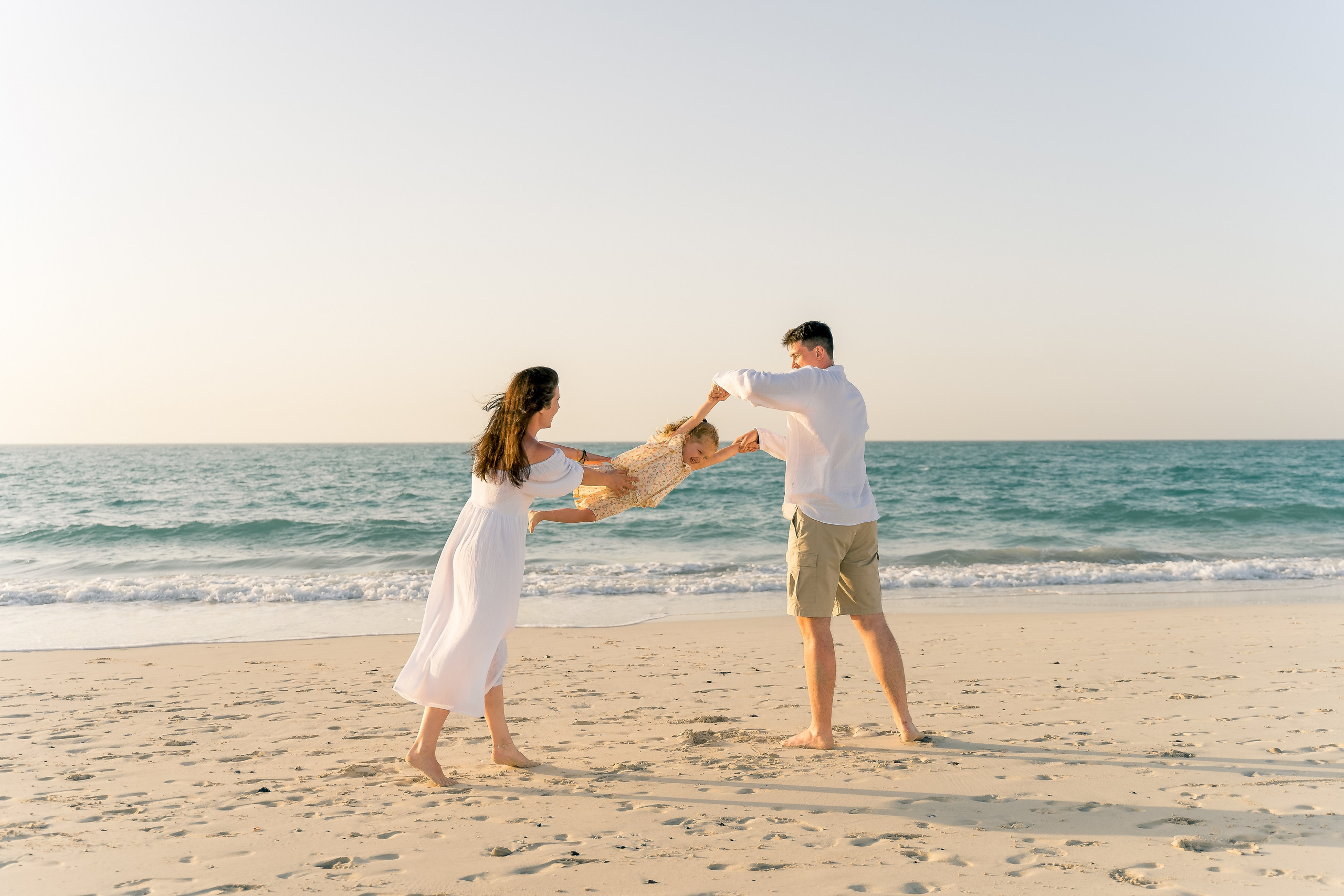 Фотосессия на пляже Саадият — идеальное сочетание природы и стиля. Фотограф в Абу Даби Марина