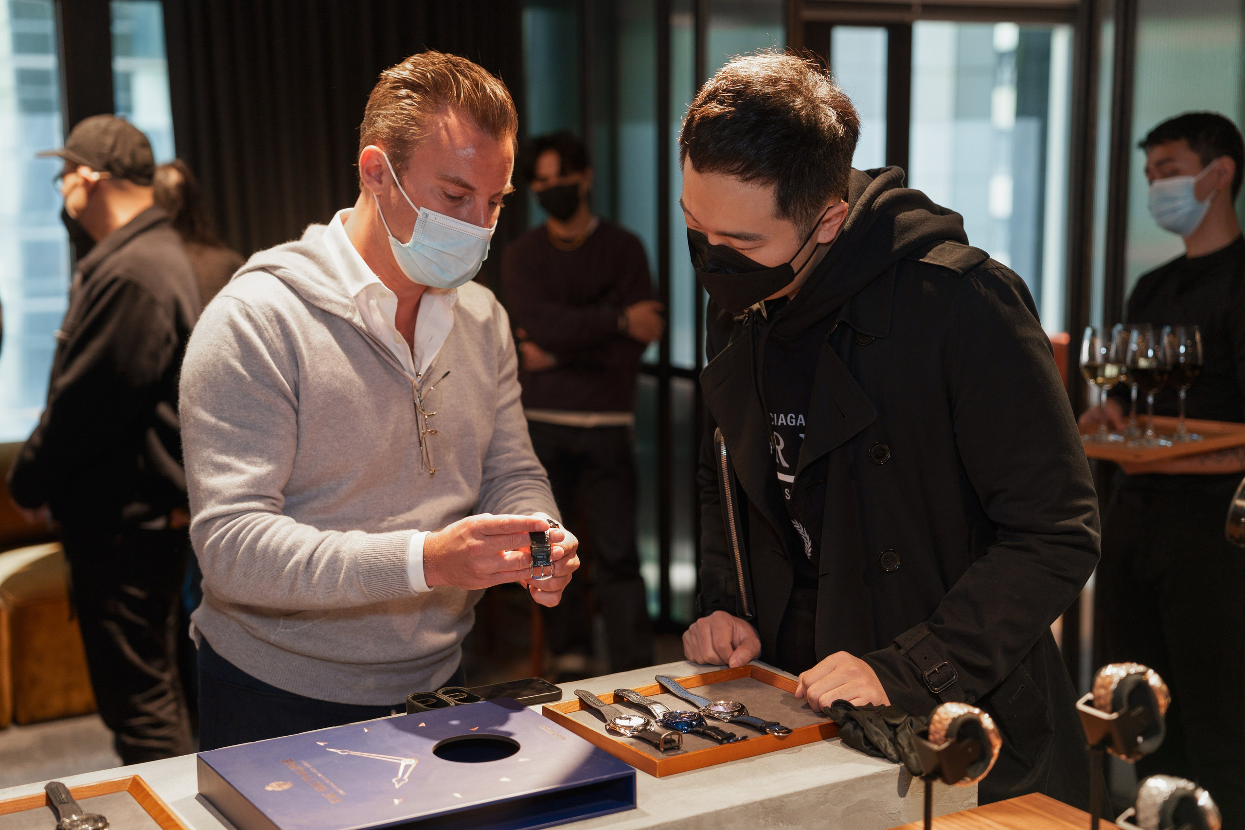 WATCHBOX. ФОТОГРАФ В ГОНКОНГЕ (СВАДЬБЫ, FASHION, СЕМЕЙНЫЕ, МЕРОПРИЯТИЯ, ФОТОПРОГУЛКИ)