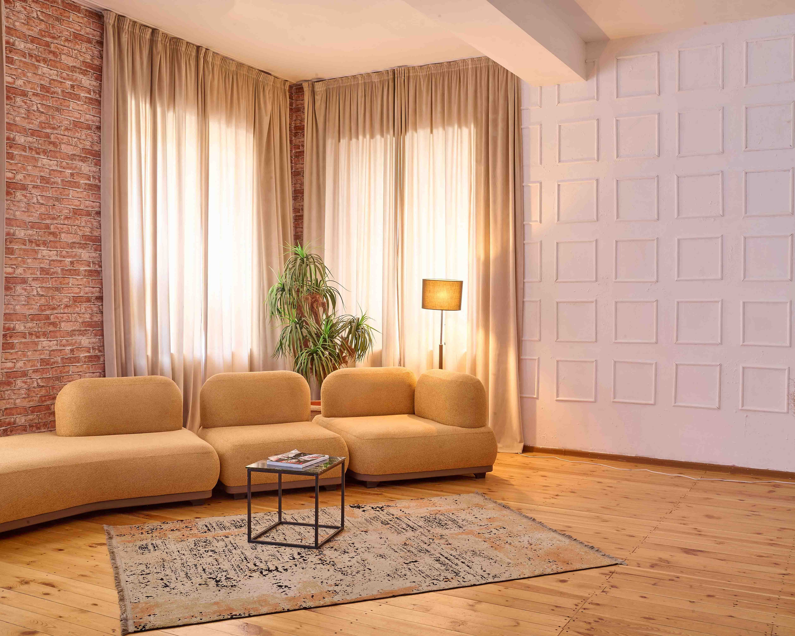 Зал «Loft» — (ул.Бабура, 73Б). 2astudio.uz