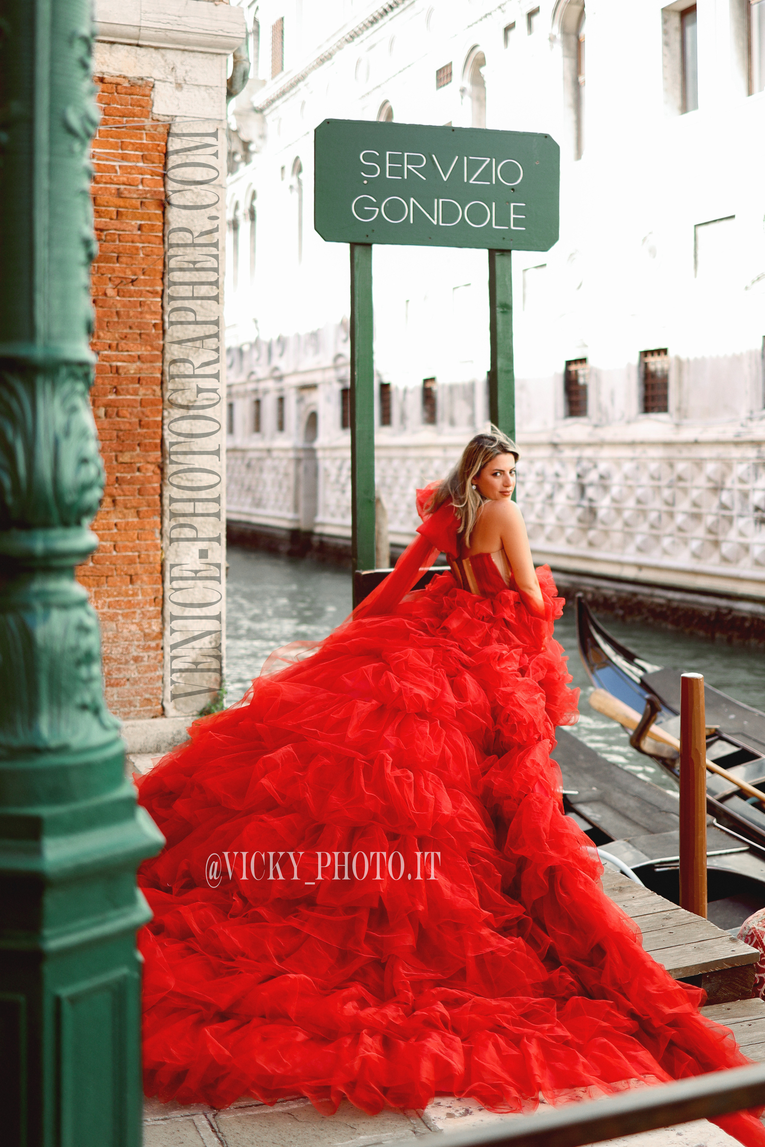 Rent dress in Venice. Photographer in Venice, Viktoria Antonova