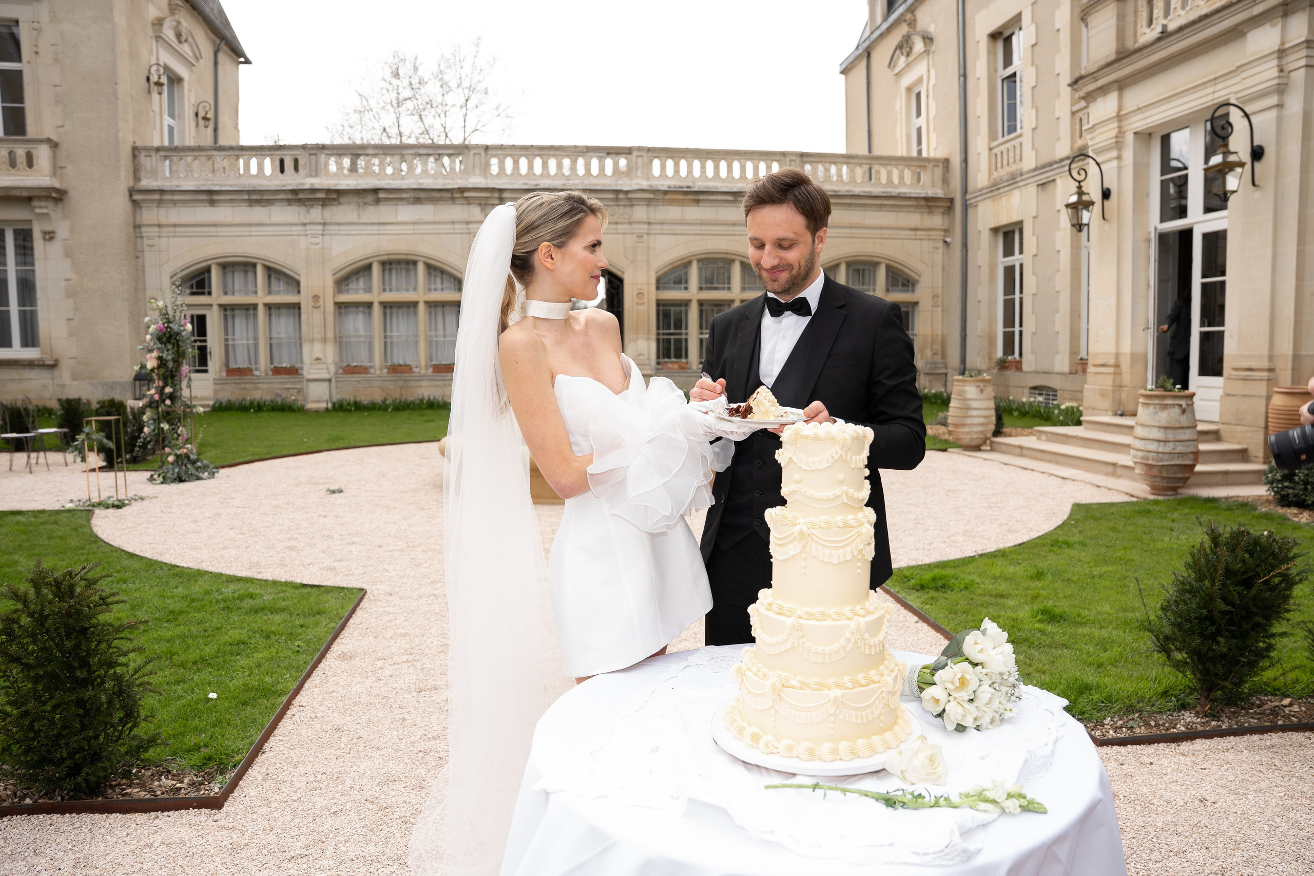 Chateau elopement inspiration. Wedding photographer in Paris Oksana Shum