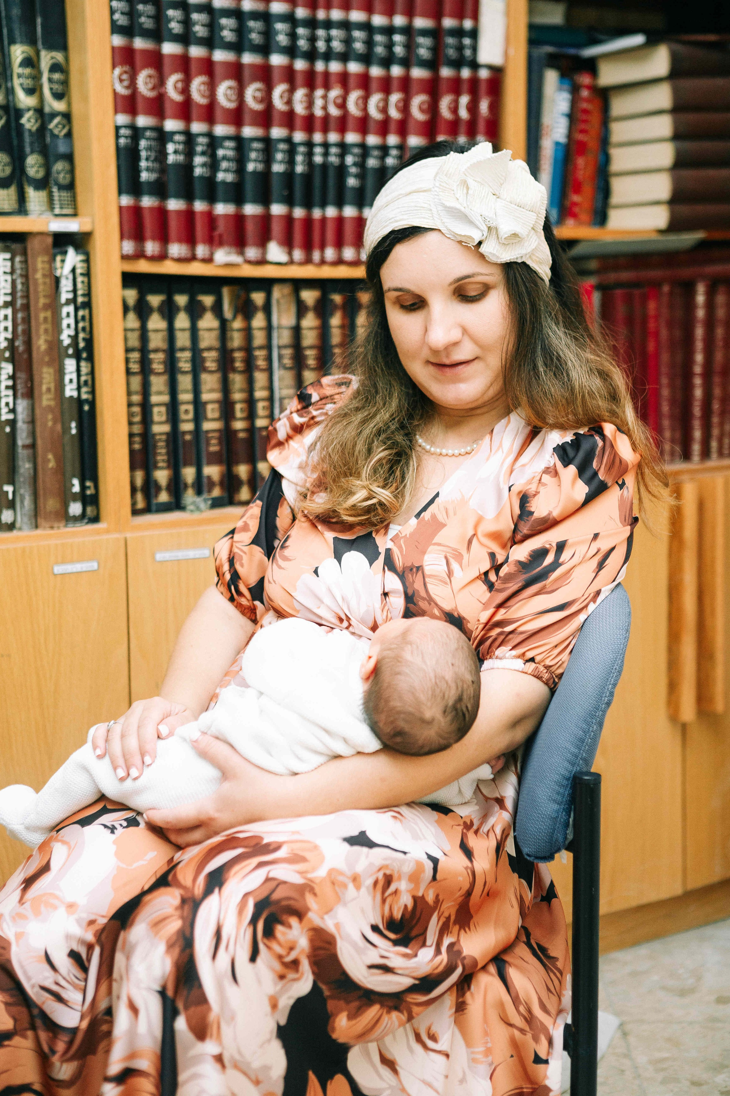 BRITH MILA IN THE SMALL SYNAGOGUE. PHOTOGRAPHER IN ISRAEL