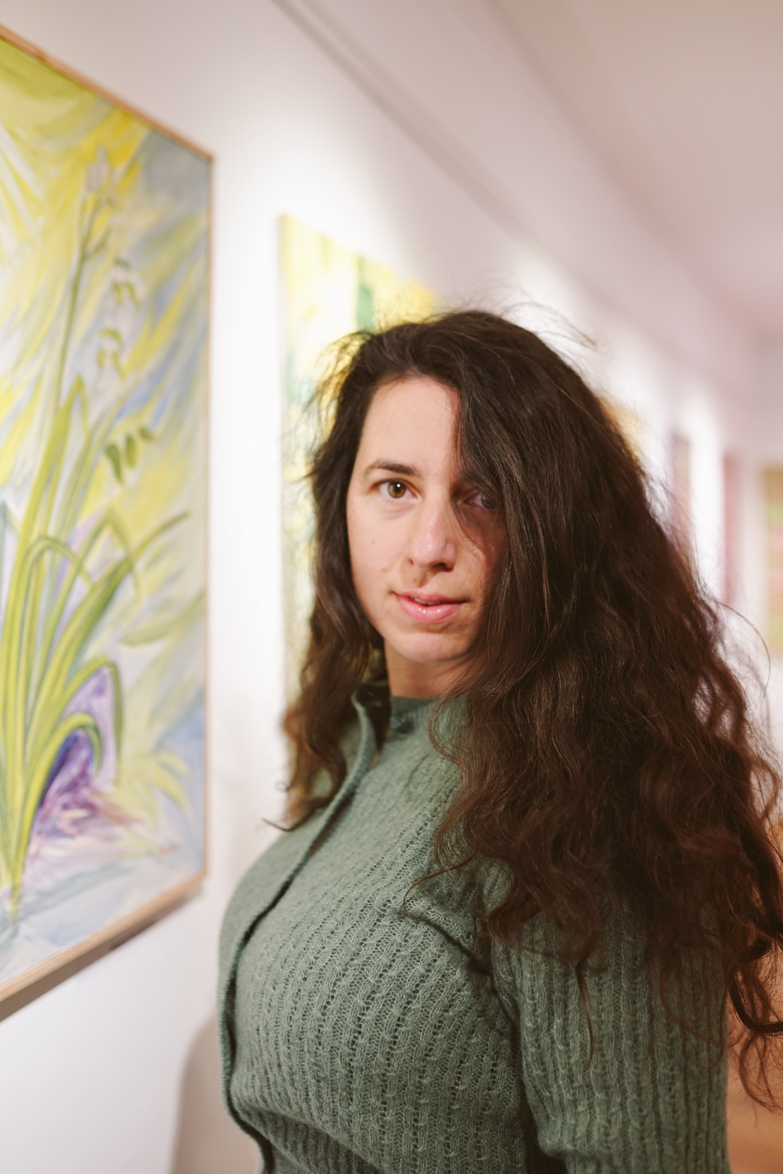 Expoziție Foto Maternitate Brașov | Mădălina Beda. Madalina Beda- Artist vizual, fotograf, doula la nastere, consultant babywearing Brasov si in toata tara