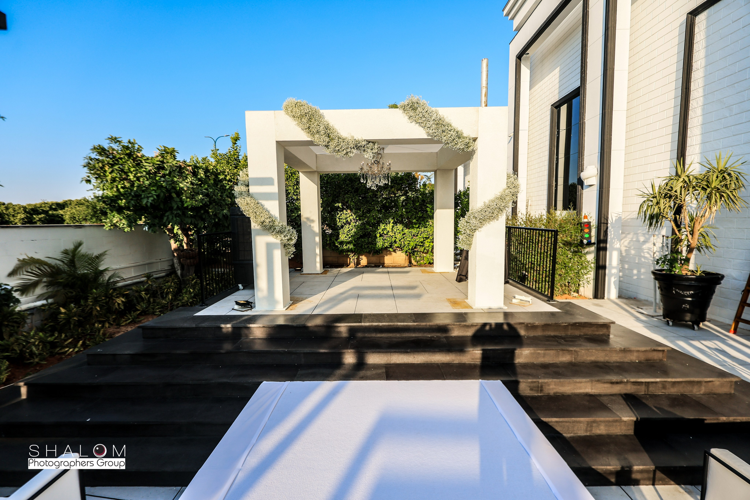 VIA / BASICO. Wedding and events photographers Studio Shalom