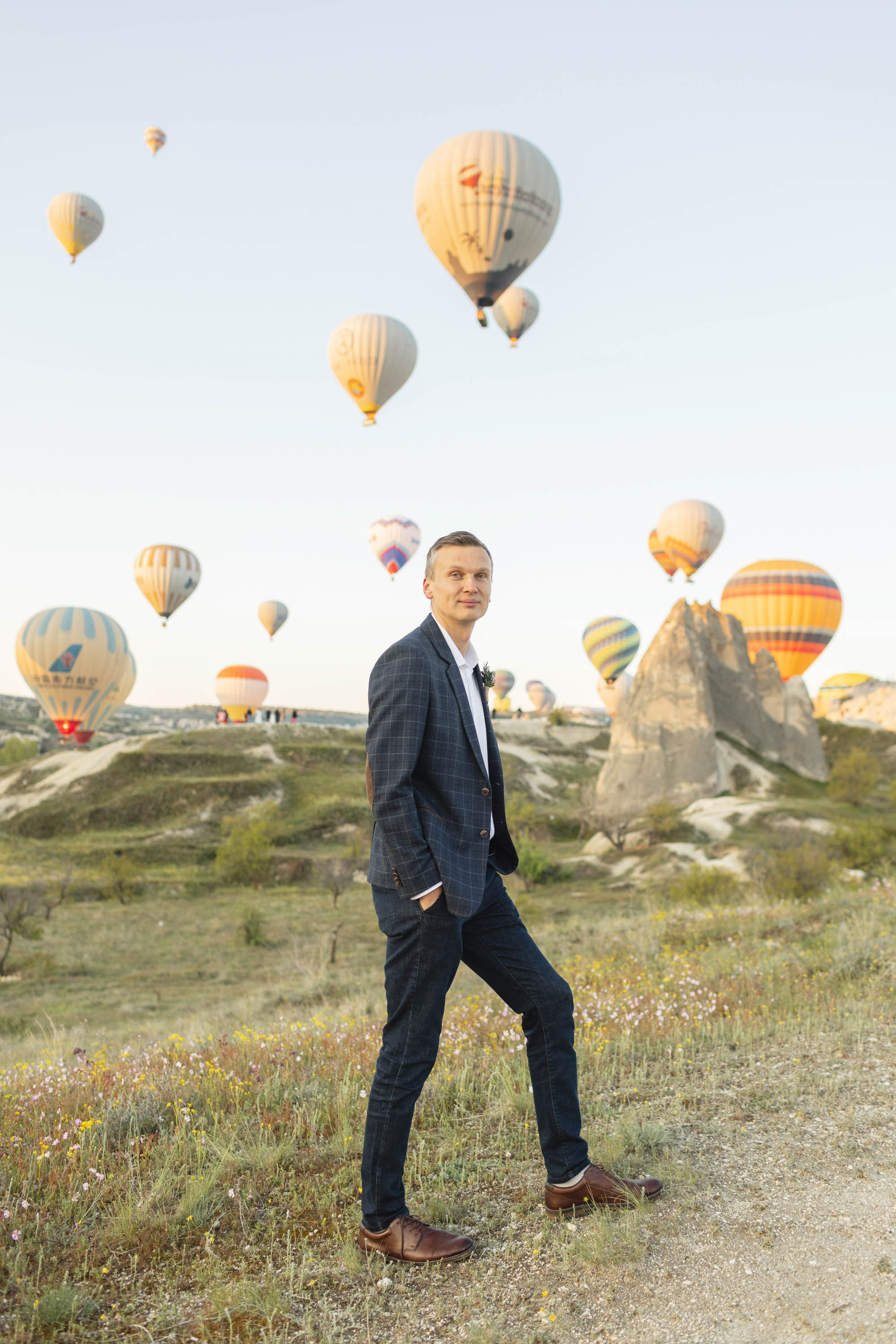 Magical Wedding Photoshoot in Cappadocia: Balloons, Caves, and Valleys. Julia Ganch I Fashion Wedding Photography I Cappadocia Turkey