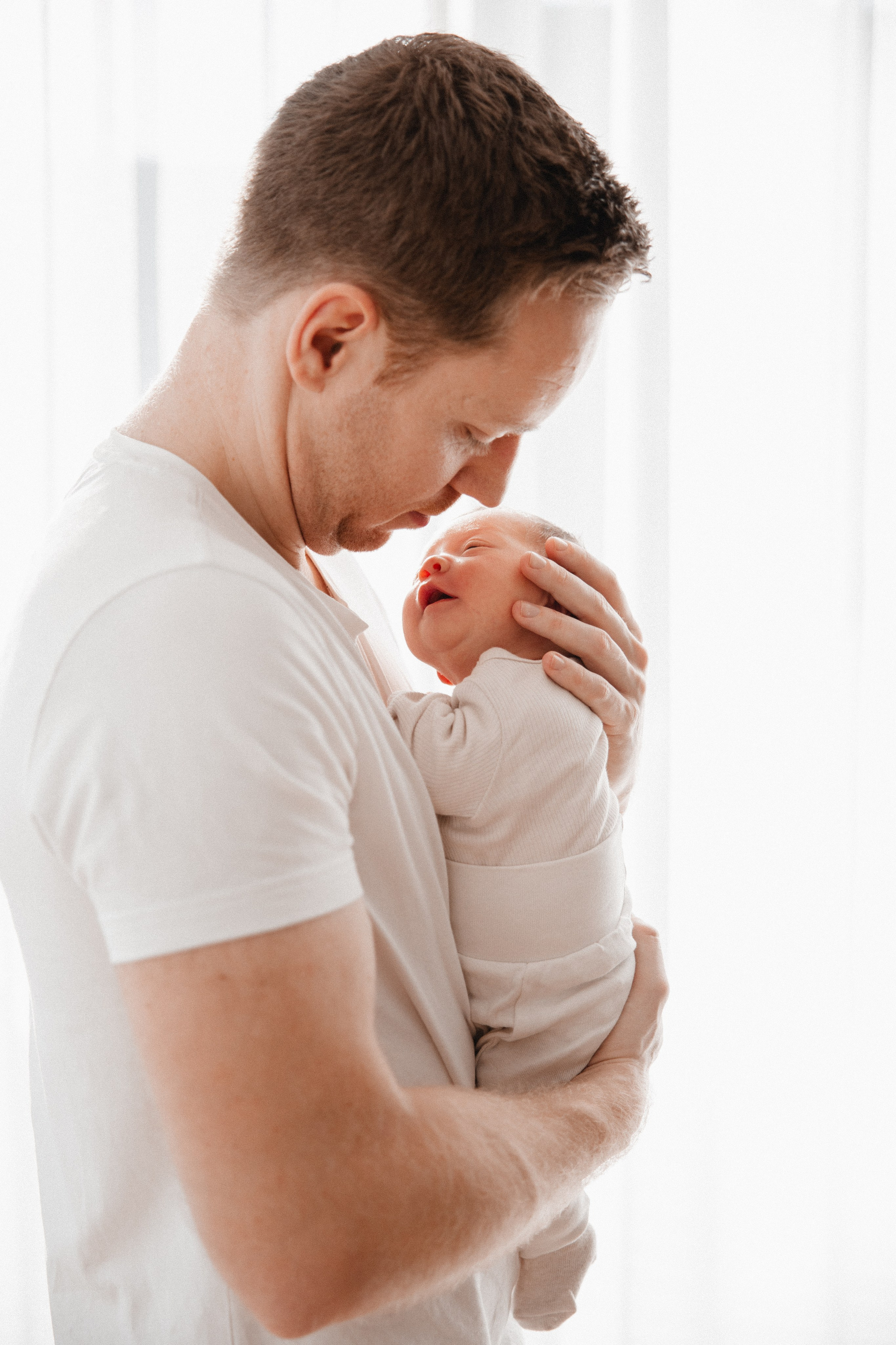 Neugeborenenfotos Zuhause. Hochzeitsfotografie |Hochzeitsfotograf Bochum | Hochzeitsfotograf Dortmund | Hochzeitsfotograf Essen | Hochzeitsfotograf Ruhrgebiet