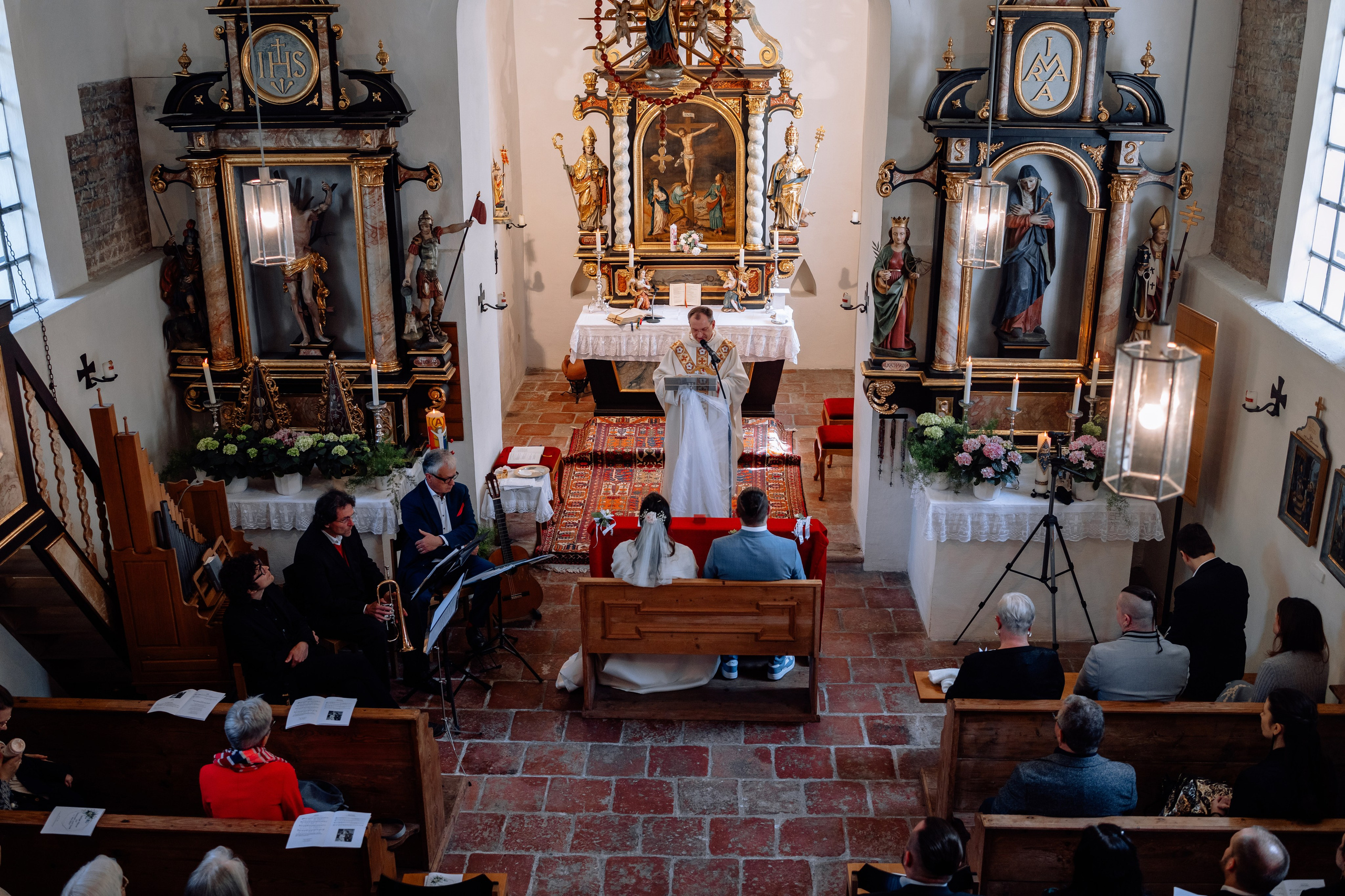 Trauung und Taufe: Heilig-Kreuz-Kirche. Hochzeitsfotograf München Taufe Familienfotograf Tanja Mauke