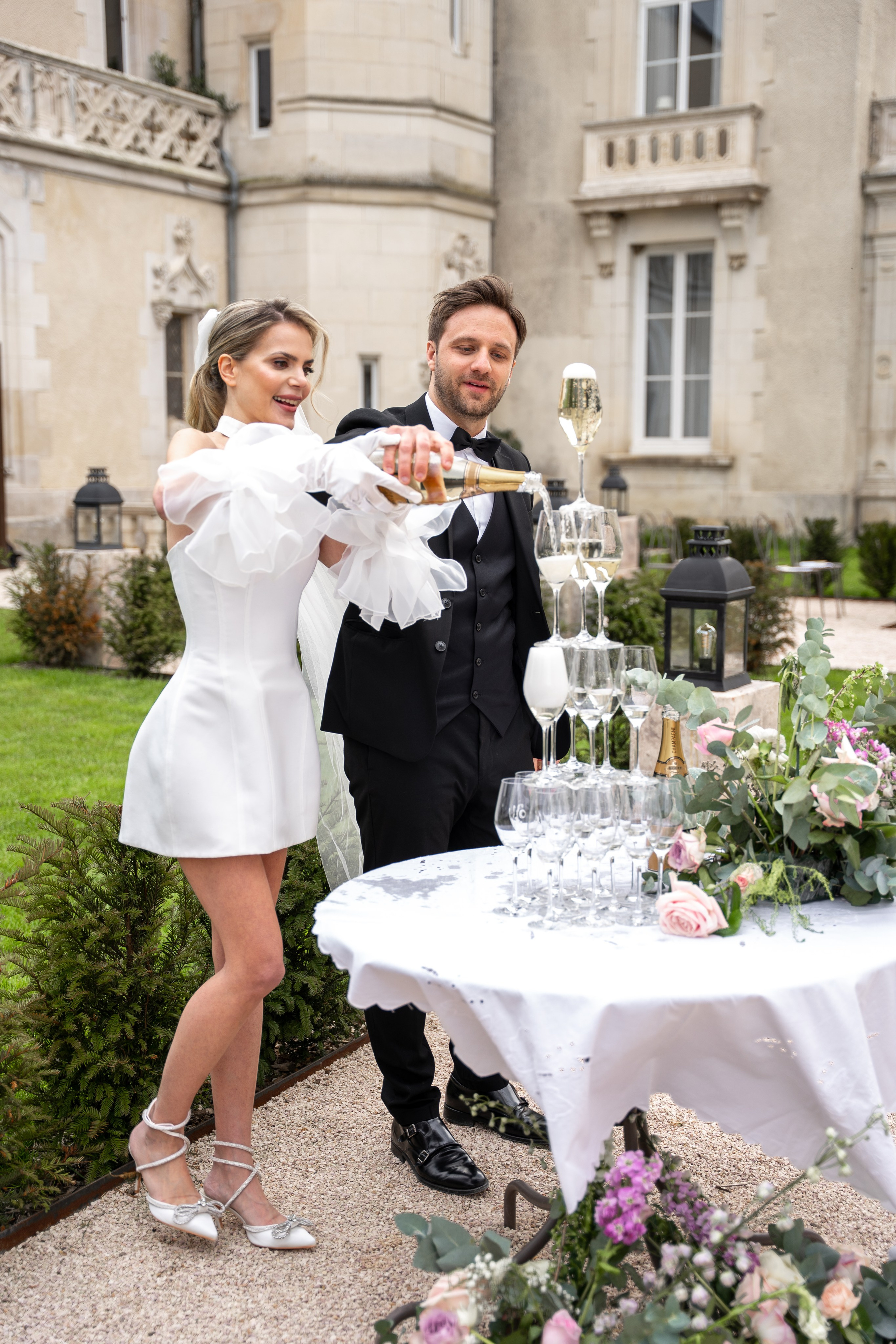 Chateau elopement inspiration. Wedding photographer in Paris Oksana Shum