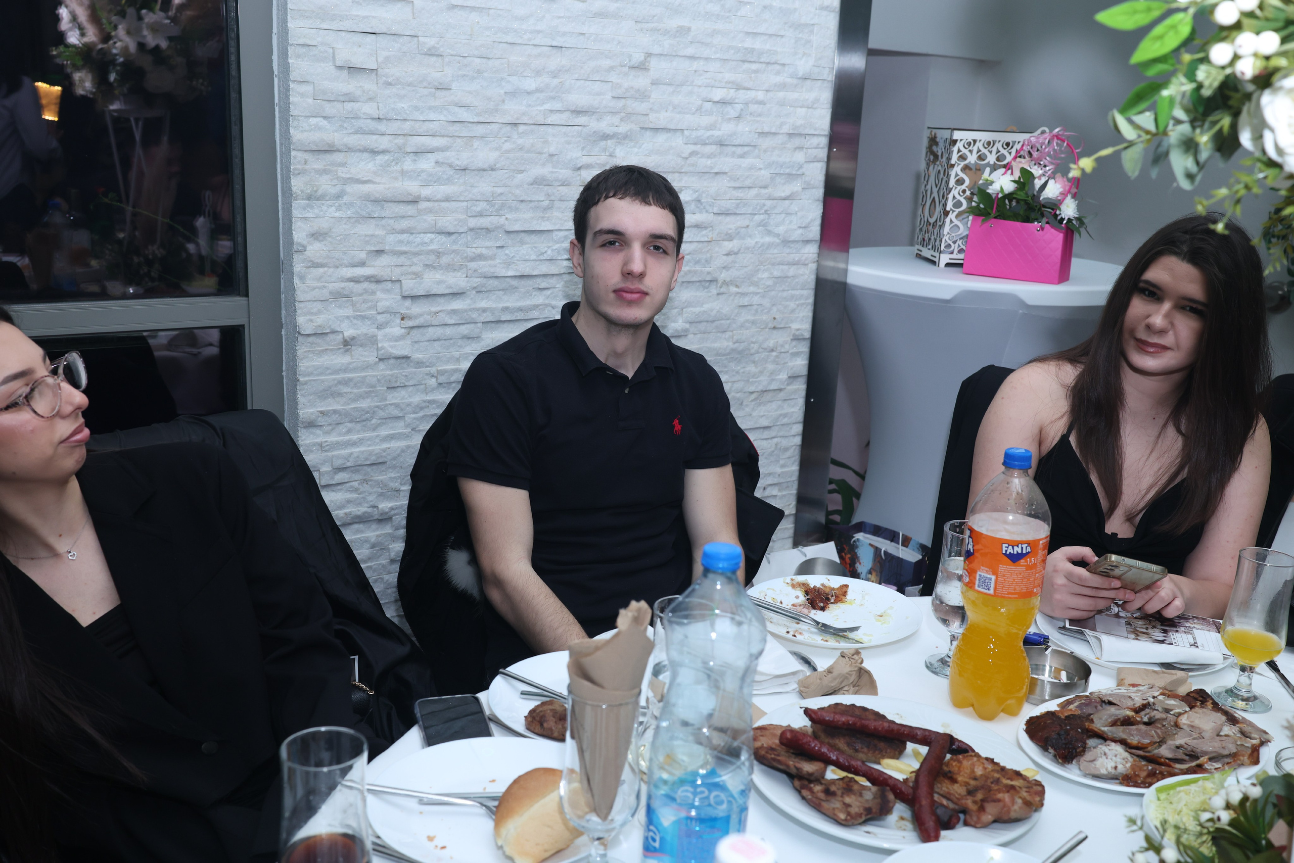 Sarin 18ti rođendan. Foto Simic Jagodina