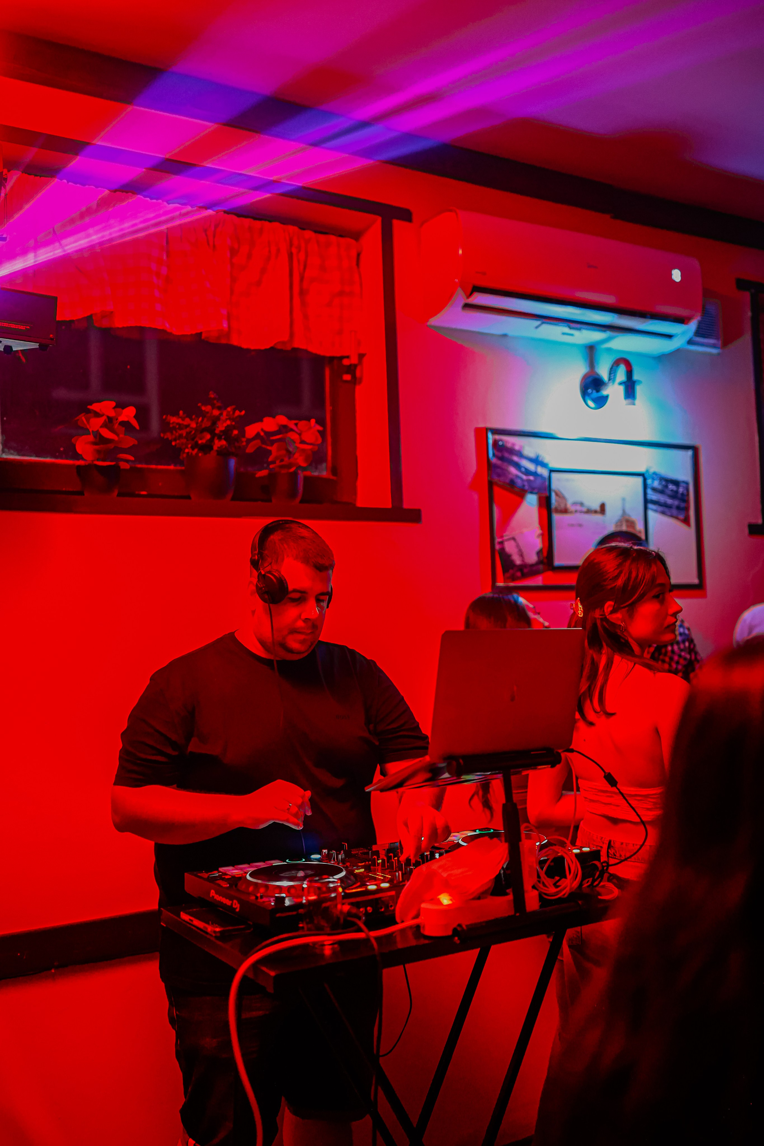 Zurke 90tih — Kafana Gradska Biblioteka. Foto Simic Jagodina