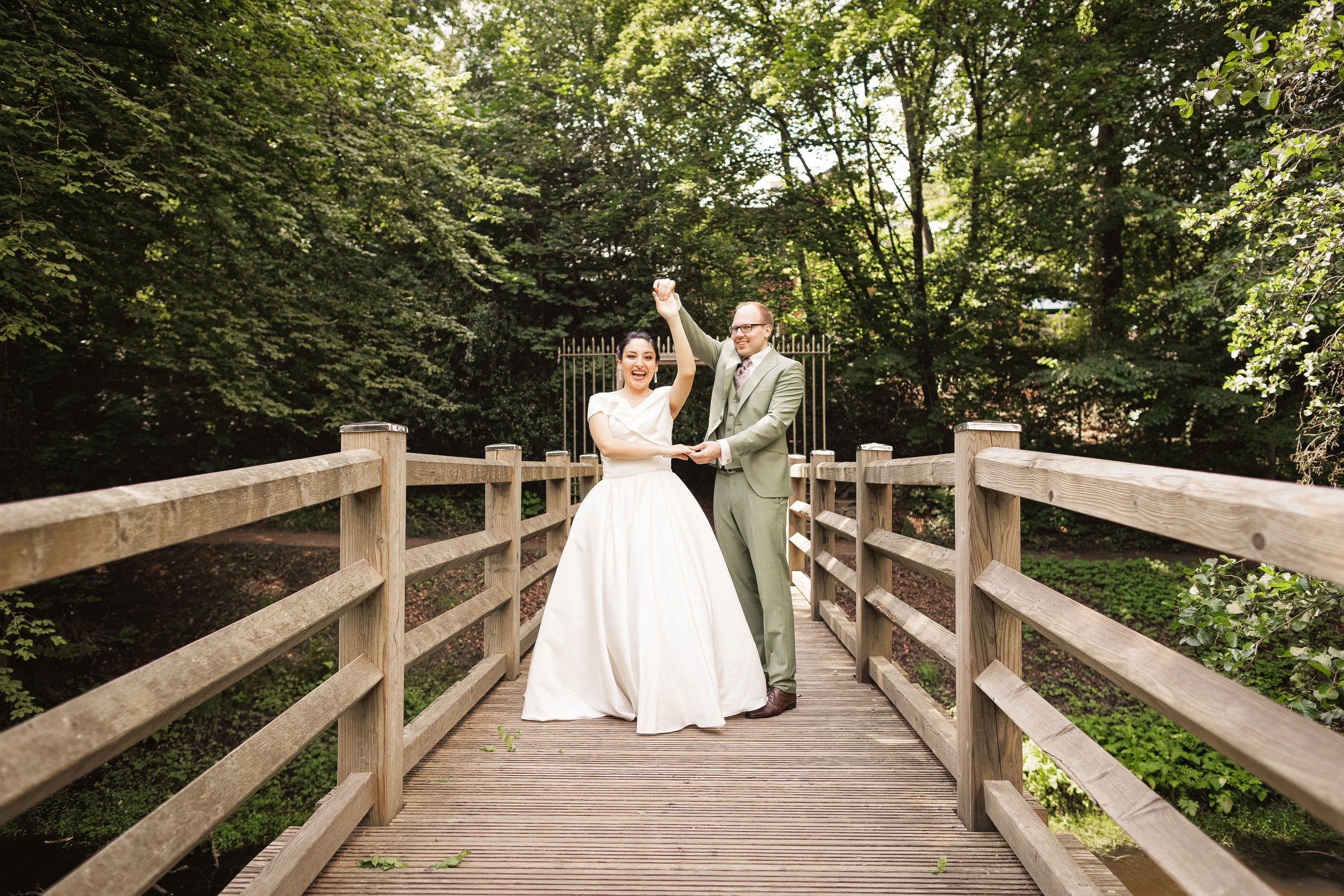 Hochzeitsfotografie im Schloss Ahrensburg | Zeitlose Eleganz in Schleswig-Holsteins Gärten. Hochzeitsfotograf und Hochzeitsvideograf aus Hamburg | Roka21Film