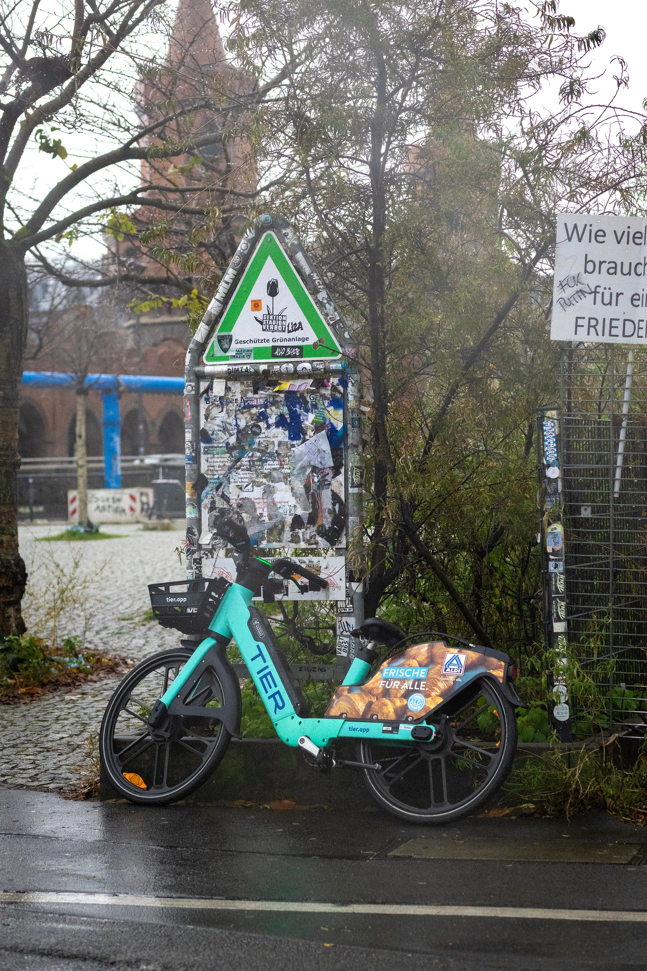 Berliner Mischung (in Farbe). BNW Around Photography