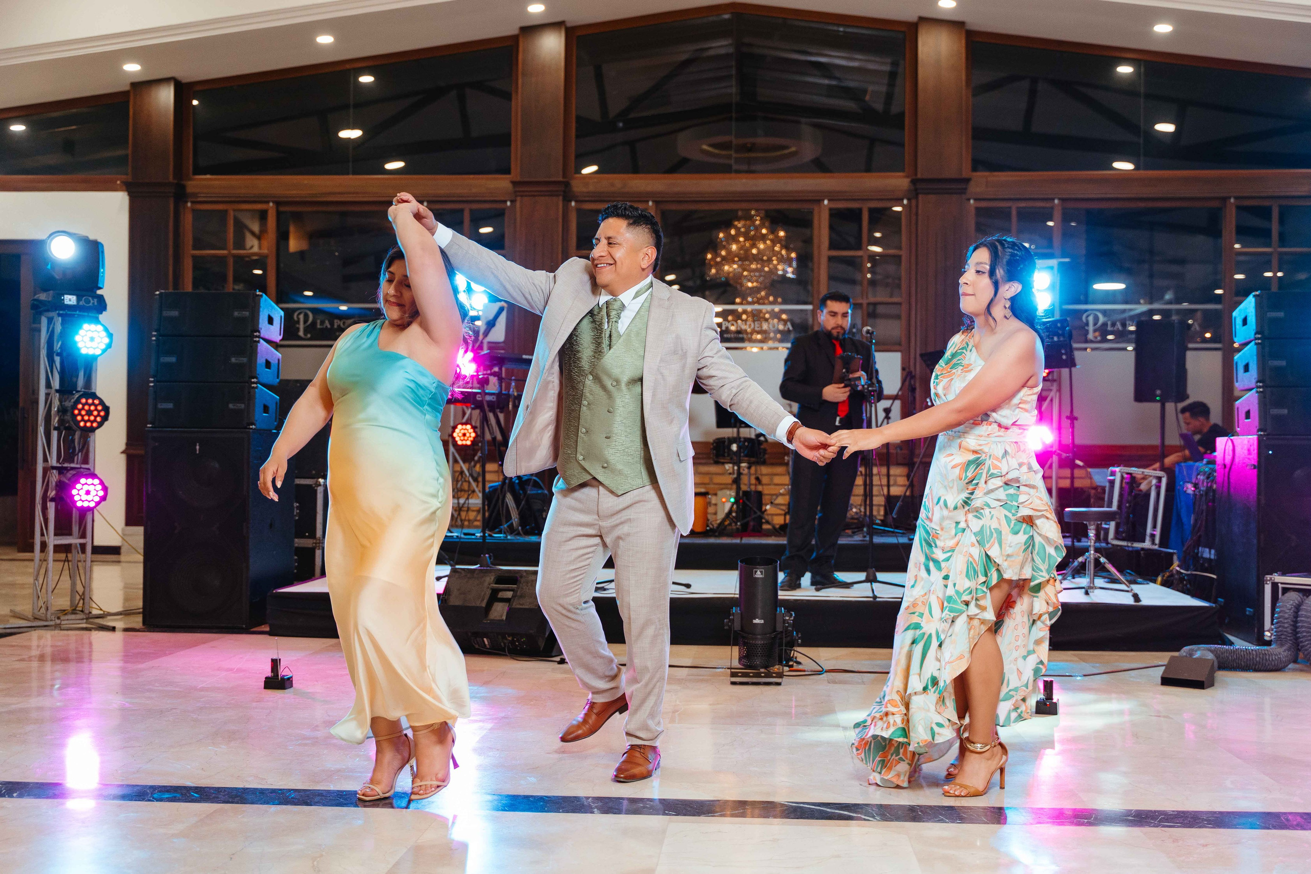 Karol y Jairon. Fotógrafo de bodas en Loja Ecuador | Piero Alvarez PH