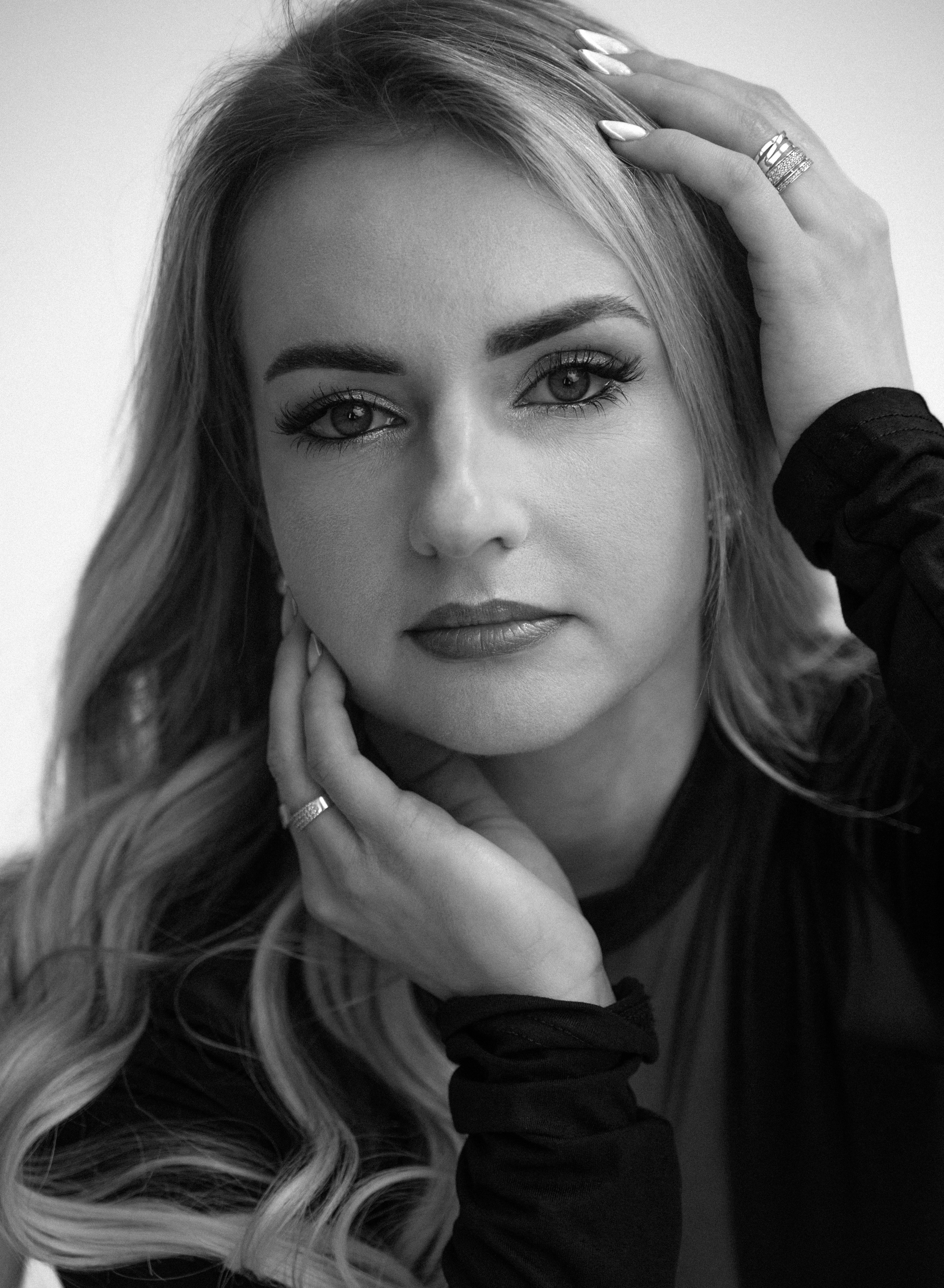 I’m Laura, a portrait photographer in Coventry. I specialise in female portraits