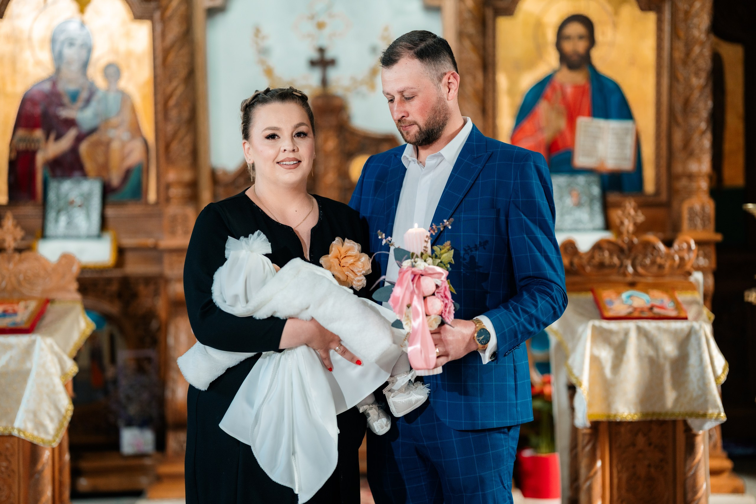 fotograf botez Miruna Parascheva, fotografie botez Botoșani, fotograf Alin Chirilă, amintiri botez, fotografii botez, botez Miruna Parascheva, fotograf copii, fotografie botez în Botoșani-alt="botez Miruna Parascheva, fotografie botez Alin Chirilă, amintiri botez, fotografii emoționante botez Botoșani"-- fotografii-botez-bebelus- amintiri-botez-micuț- moment-sfânt-crestinare- fotografie-emotionanta-botez- detalii-botez-bebelusi- parinti-fericiti-la-botez- fotograf-botez-profesionist- botez-in-biserica-ortodoxa- micuț-botezat-cu-emoție- zâmbete-și-lacrimi-la-botez- bebeluș-la-cristelniță- decor-botez-colorat- botez-cu-dragoste-și-credință- emotie-pura-la-botez- fotograf-botez-botosani- botez-iasi-suceava-fotograf- amintiri-nepretuite-botez