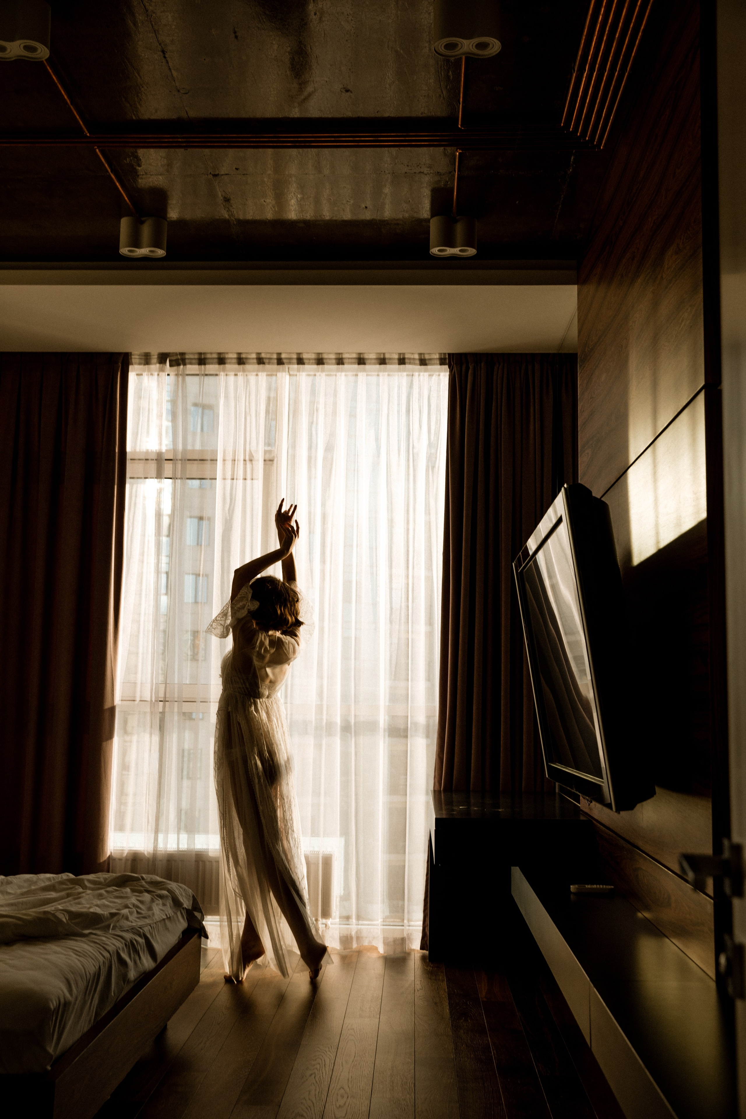 Groom and bride seaside photoshoot at sunset, destination wedding Italy