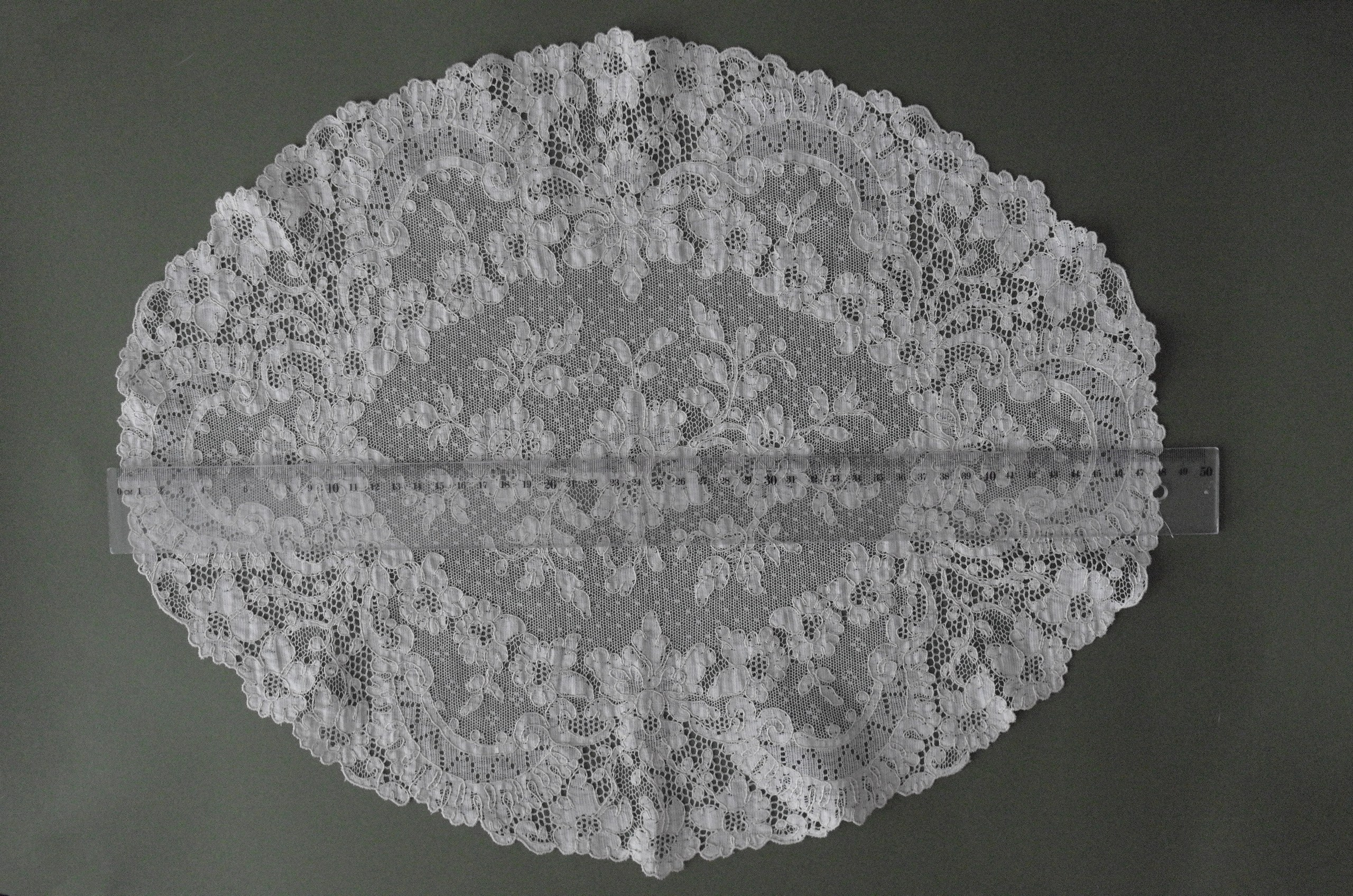 Lace napkins. Современнные и актикварные украшения в Барселоне, Москве и Санкт-Петербурге