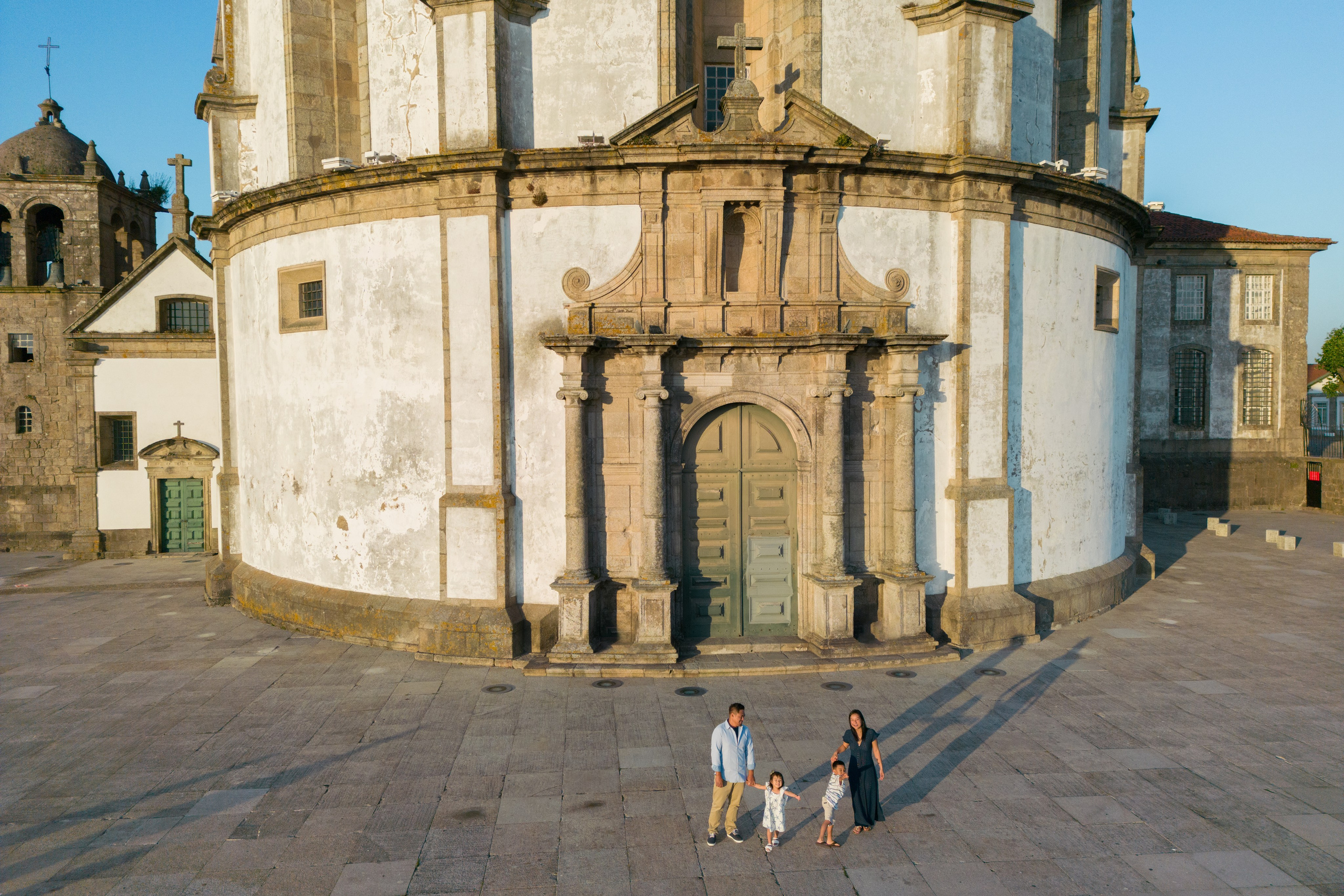 Family photo shoot in Porto. Photographer in Portugal Polina Gotovaya