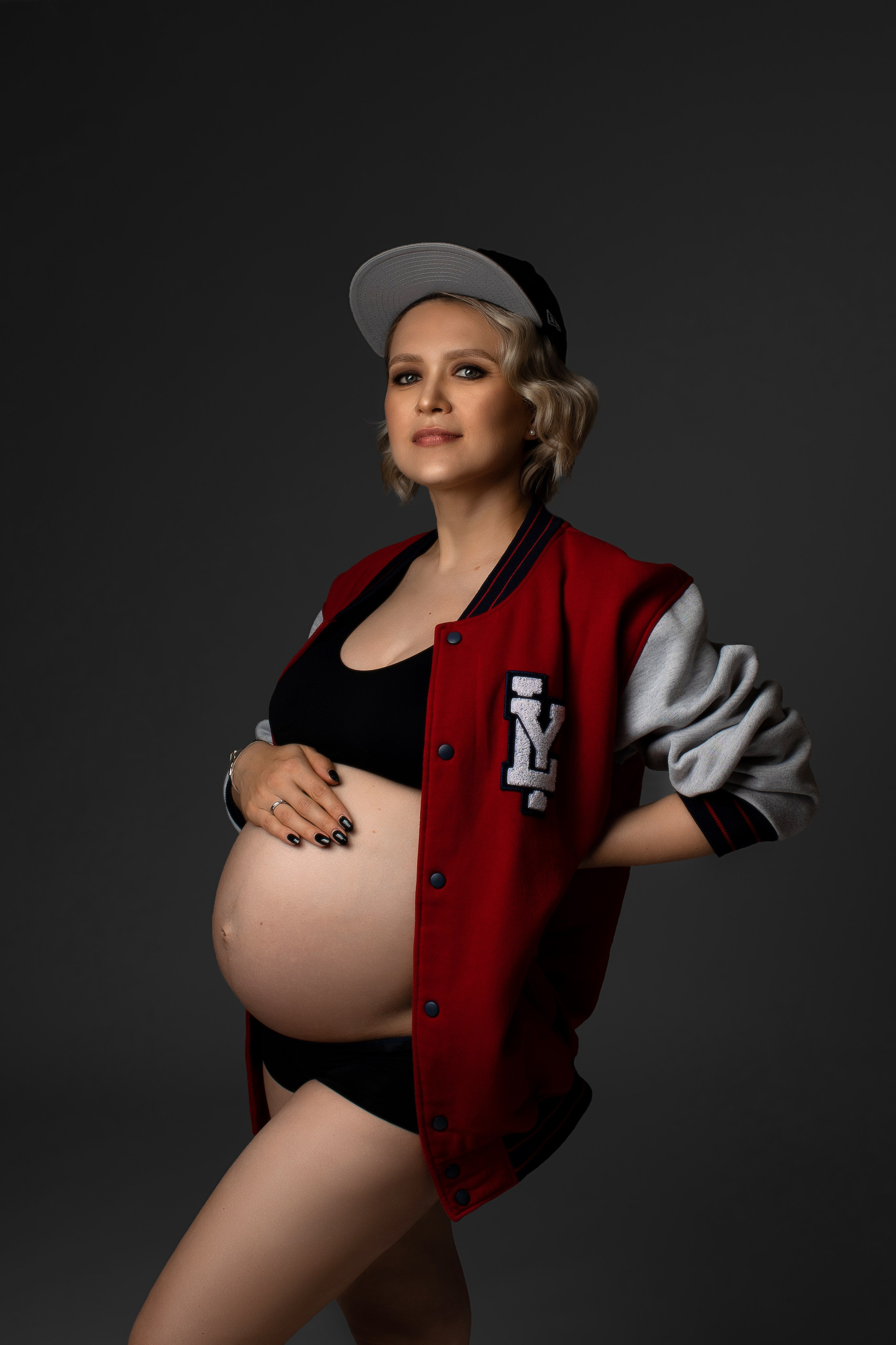 Studiofotografie, Schwangerschaft, Schwangerschaftsshooting, Fotoshooting Babybauch, Babybauchshooting, Osnabrück, Porträt, minimalistisch, schwarz-weiß, Osnabrueck, Rheine, Ibbenbühren, Fotograf Osnabrück, Fotografin Osnabrück, Gynäkologie, Baby, Geburt, Sport