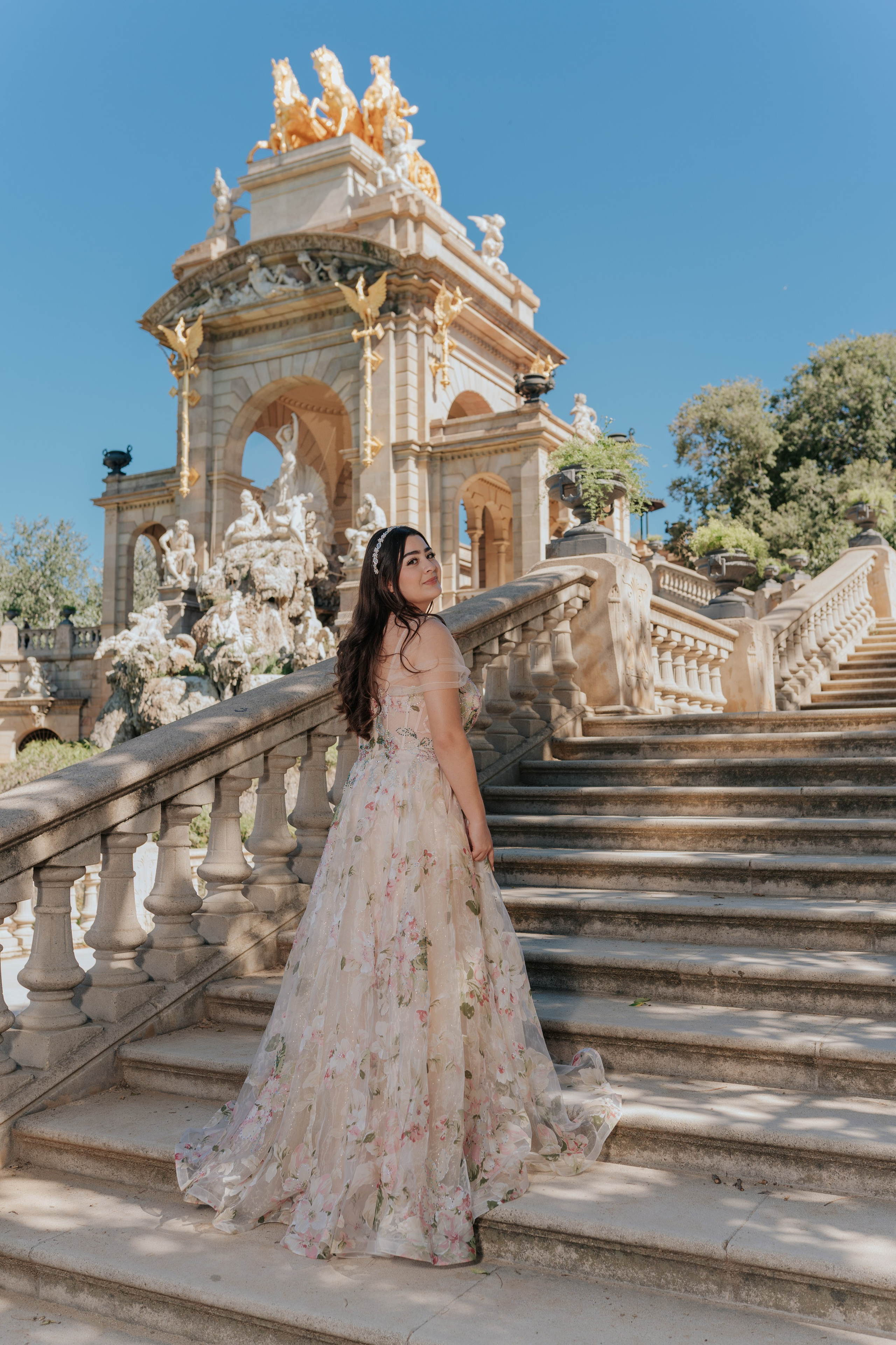 Barcelona Wow Dress Photoshoot Ideas — Photographer in Barcelona Spain