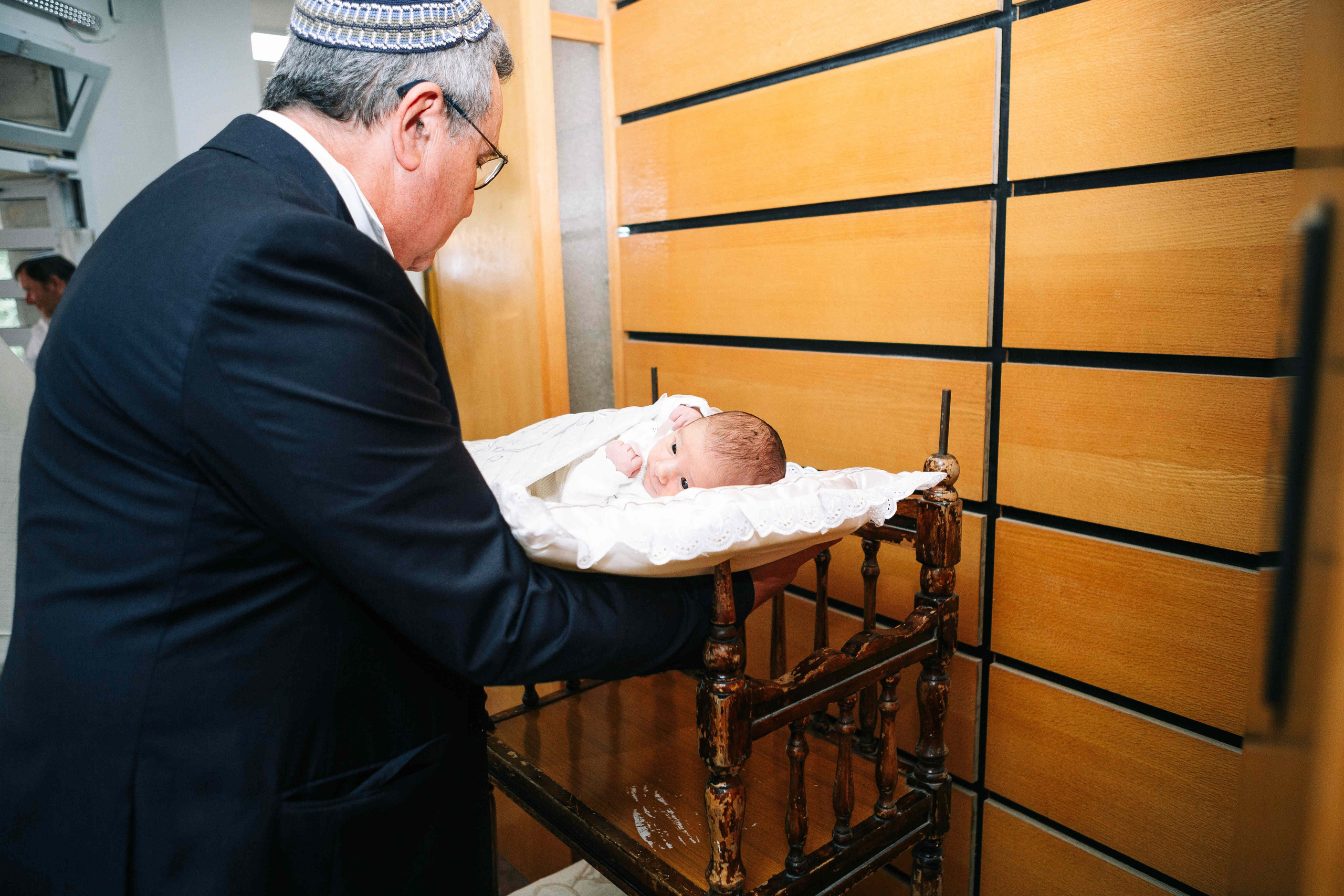 BRITH MILA IN THE SMALL SYNAGOGUE. PHOTOGRAPHER IN ISRAEL