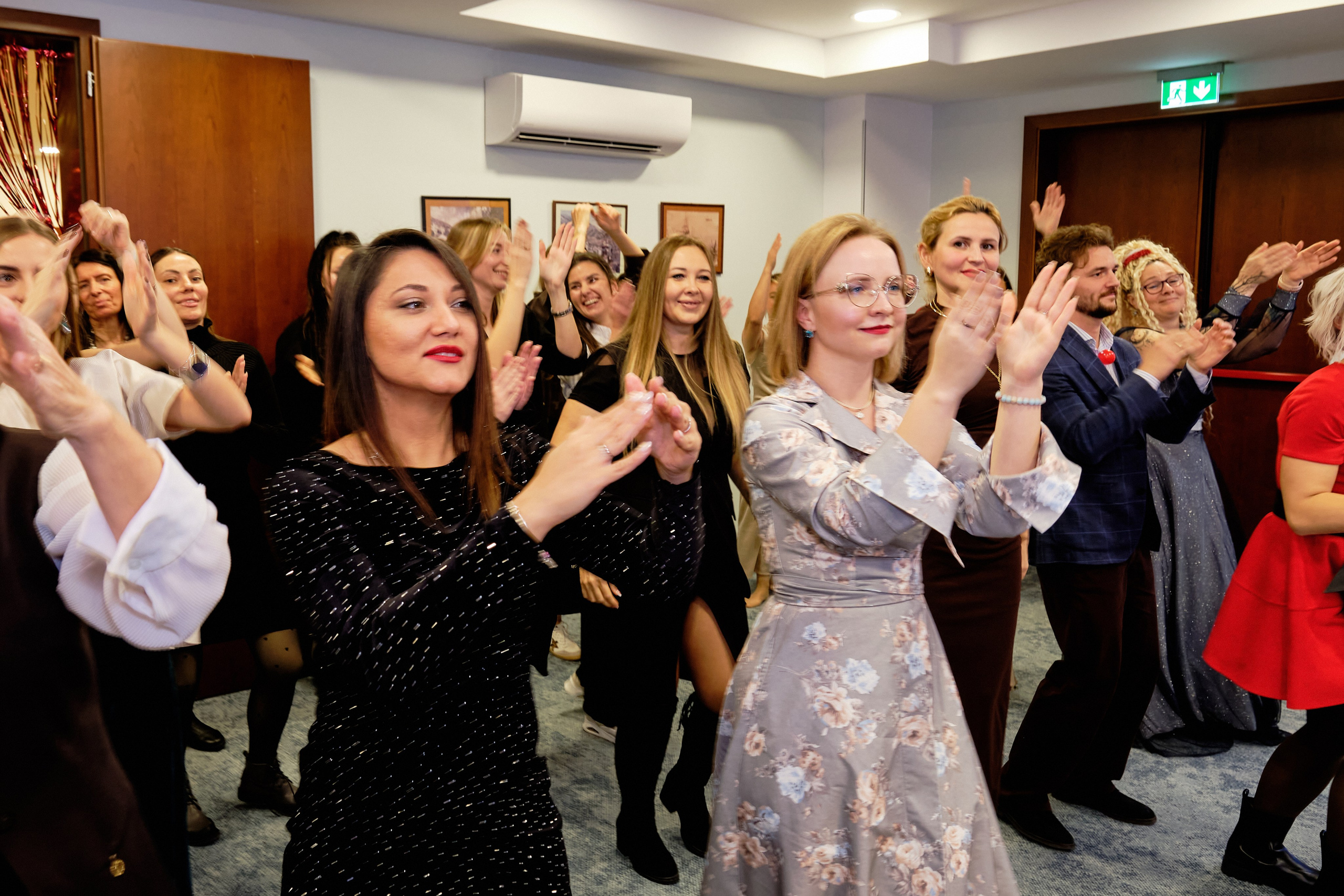 Фоторепортаж з благодійного Новорічного балу у Чорногорії. Портретний фотограф Альона Новгородцева